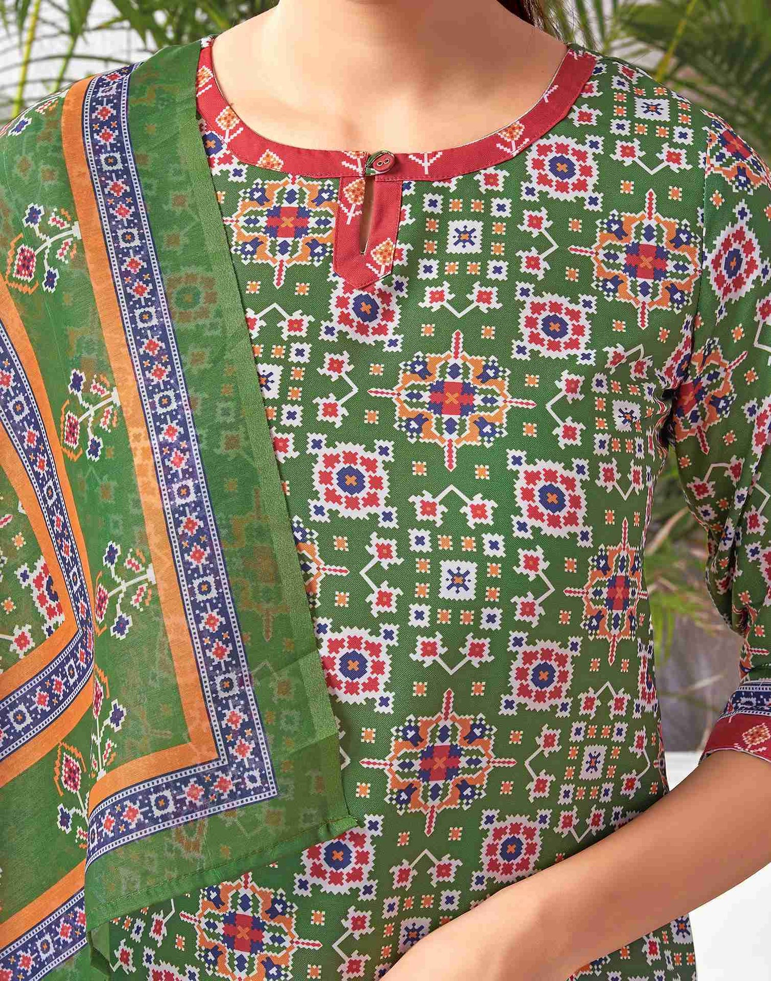 Green Rayon Geometric Straight Kurta Set With Dupatta