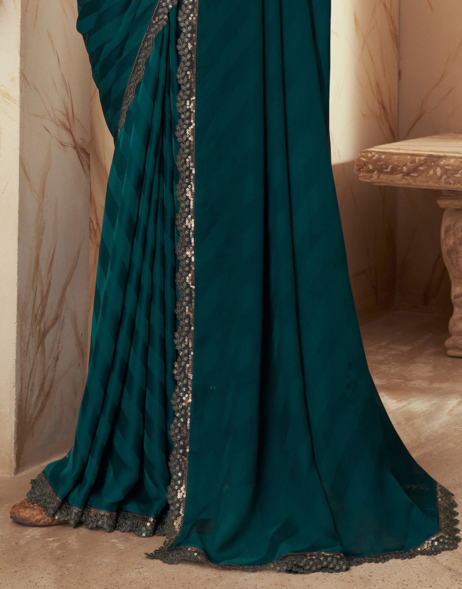 Green Chiffon Plain Woven Saree | Leemboodi