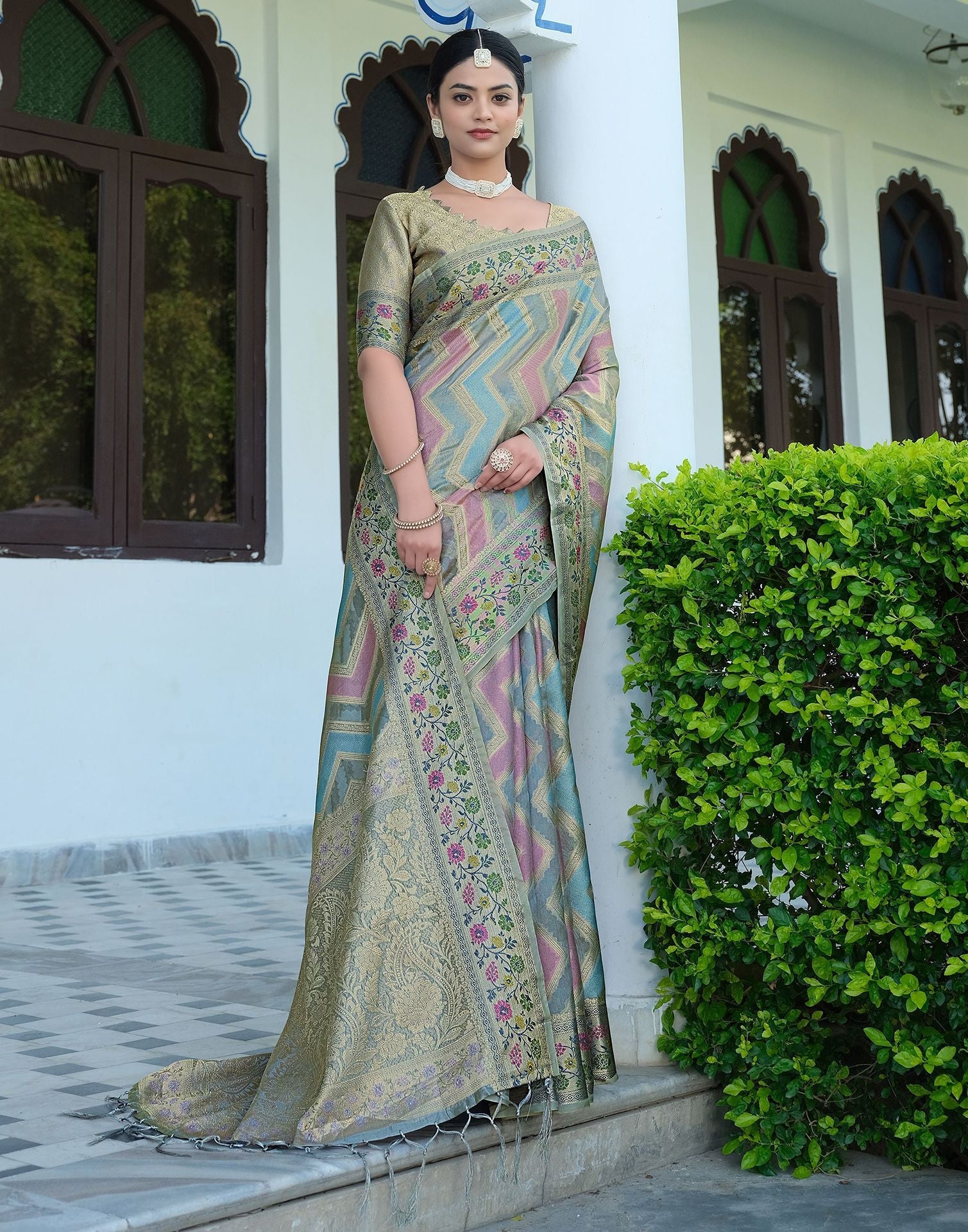 Light Grey Woven Banarasi Organza Saree | Leemboodi