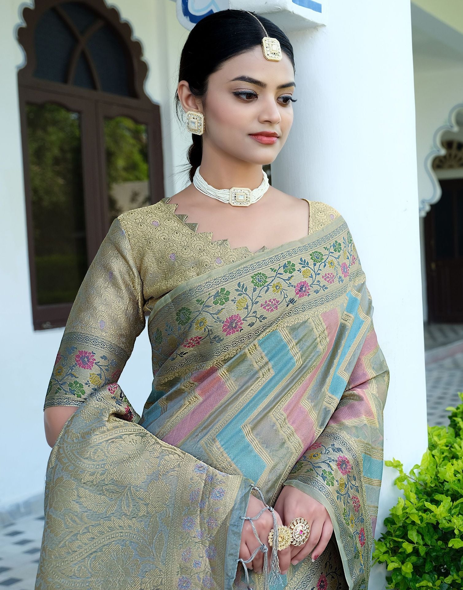 Light Grey Woven Banarasi Organza Saree | Leemboodi