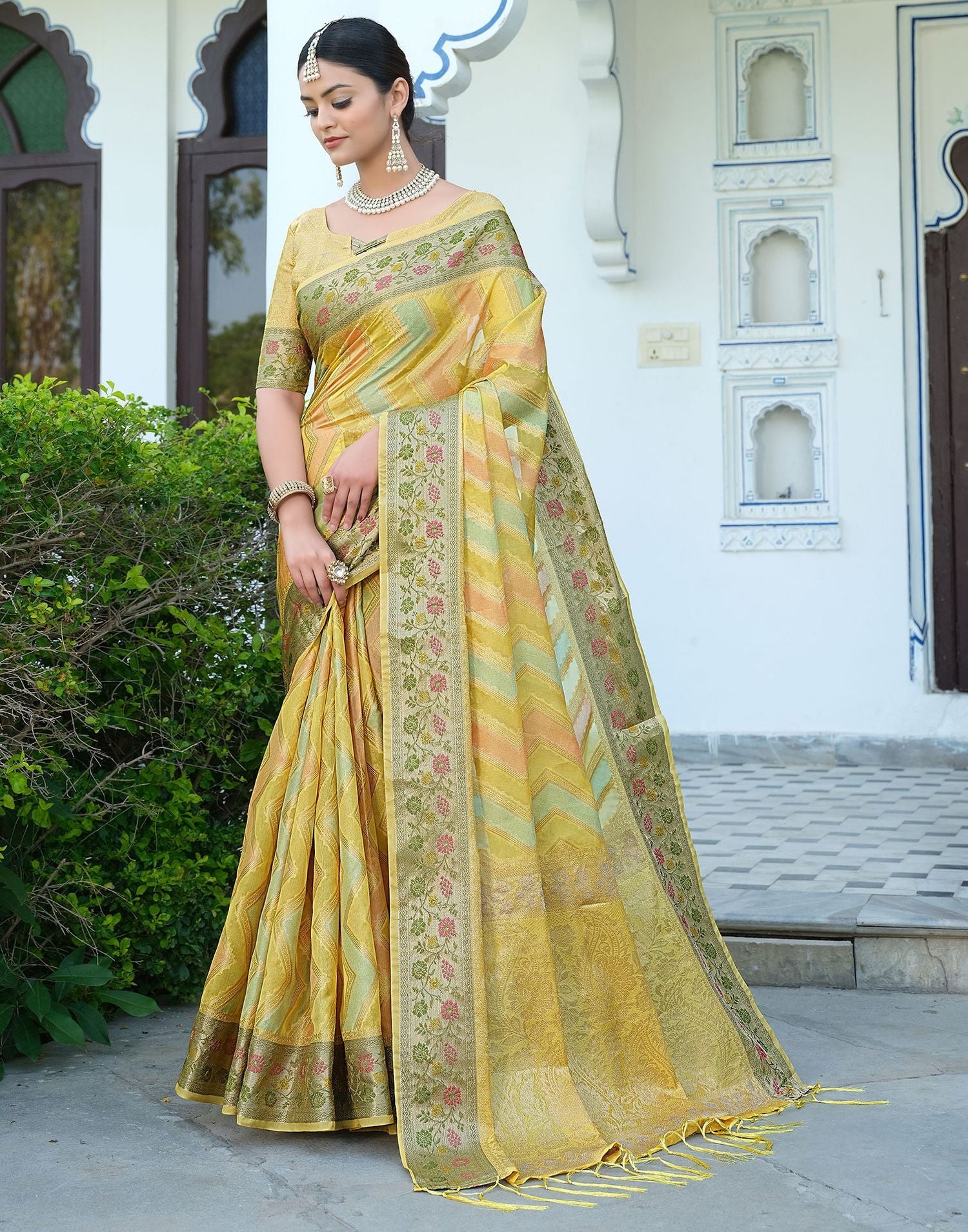 Yellow Woven Banarasi Organza Saree | Leemboodi