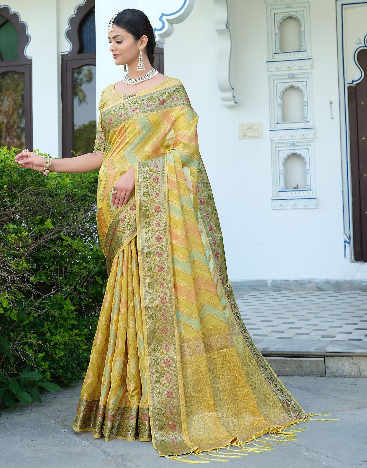 Yellow Woven Banarasi Organza Saree | Leemboodi