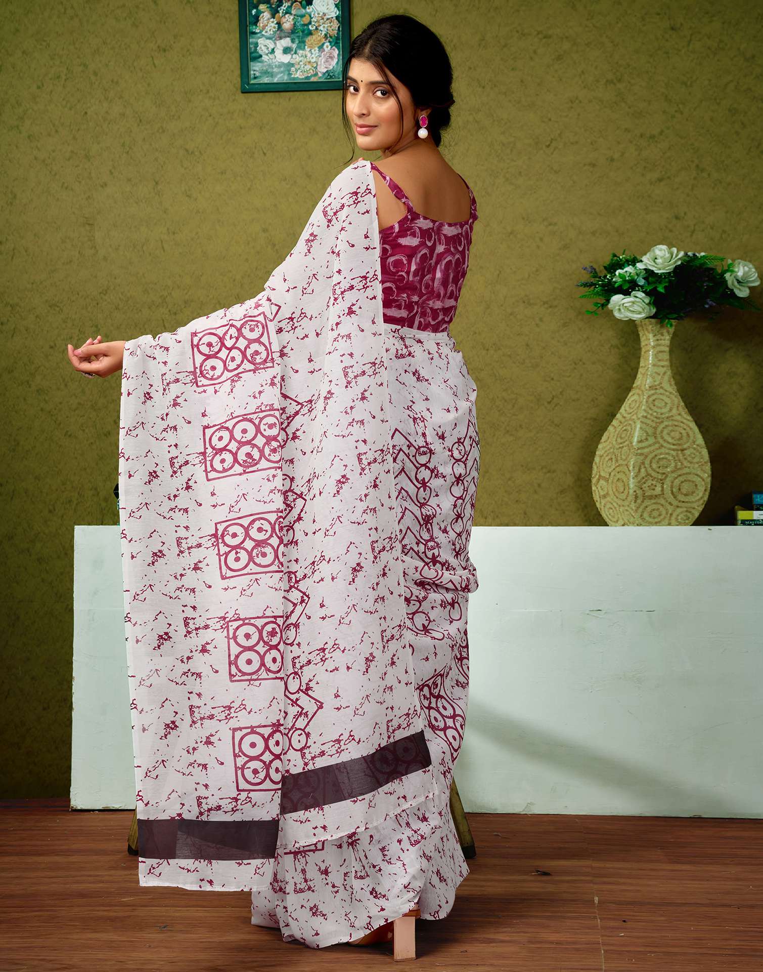 Ready To Wear White Printed Cotton Saree