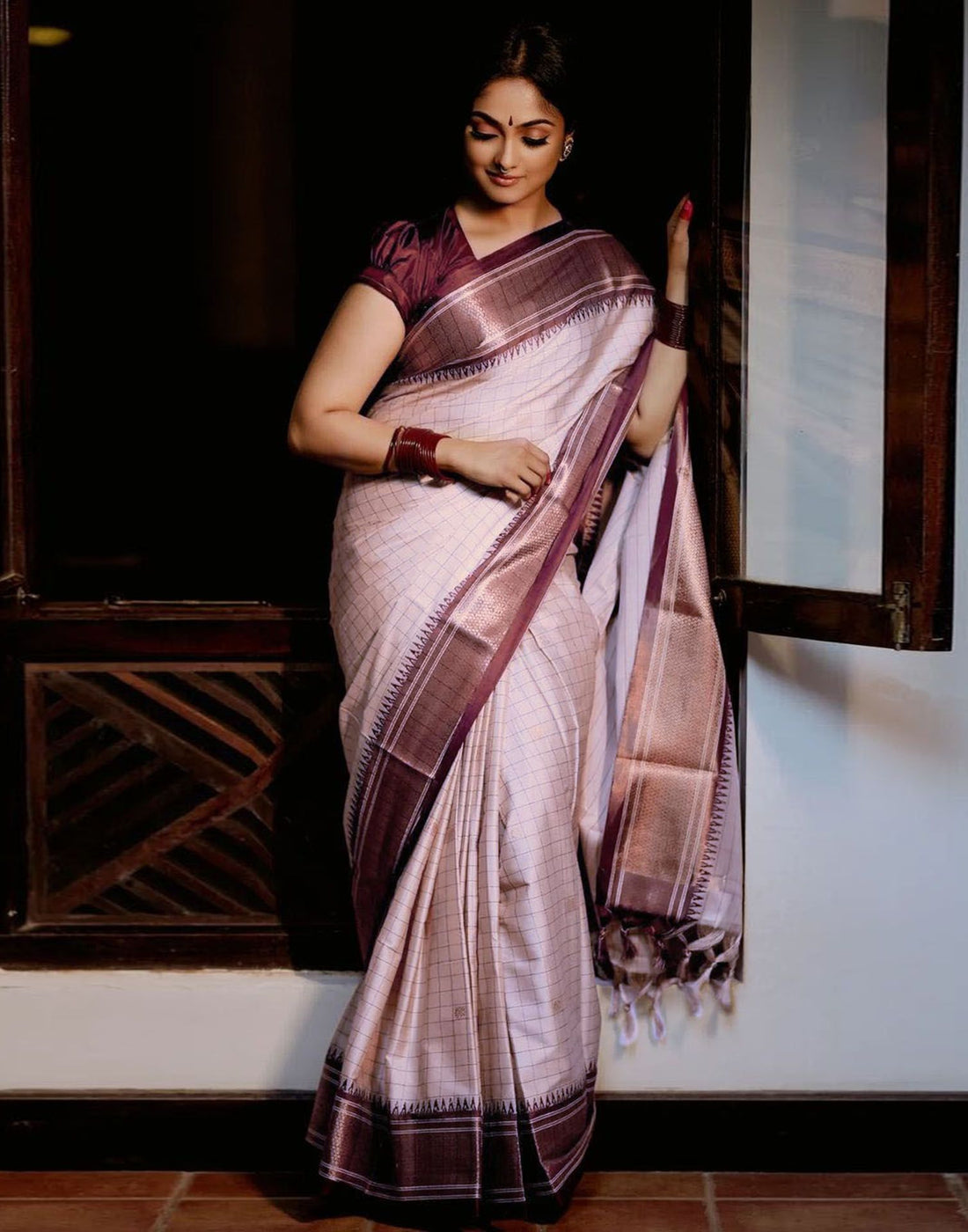 Light Mauve Woven Silk Saree