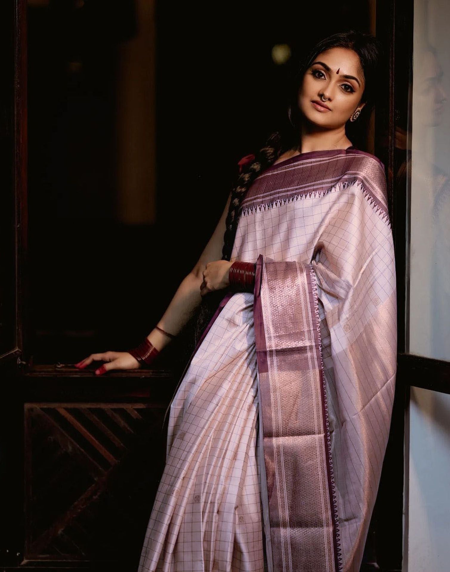 Light Mauve Woven Silk Saree