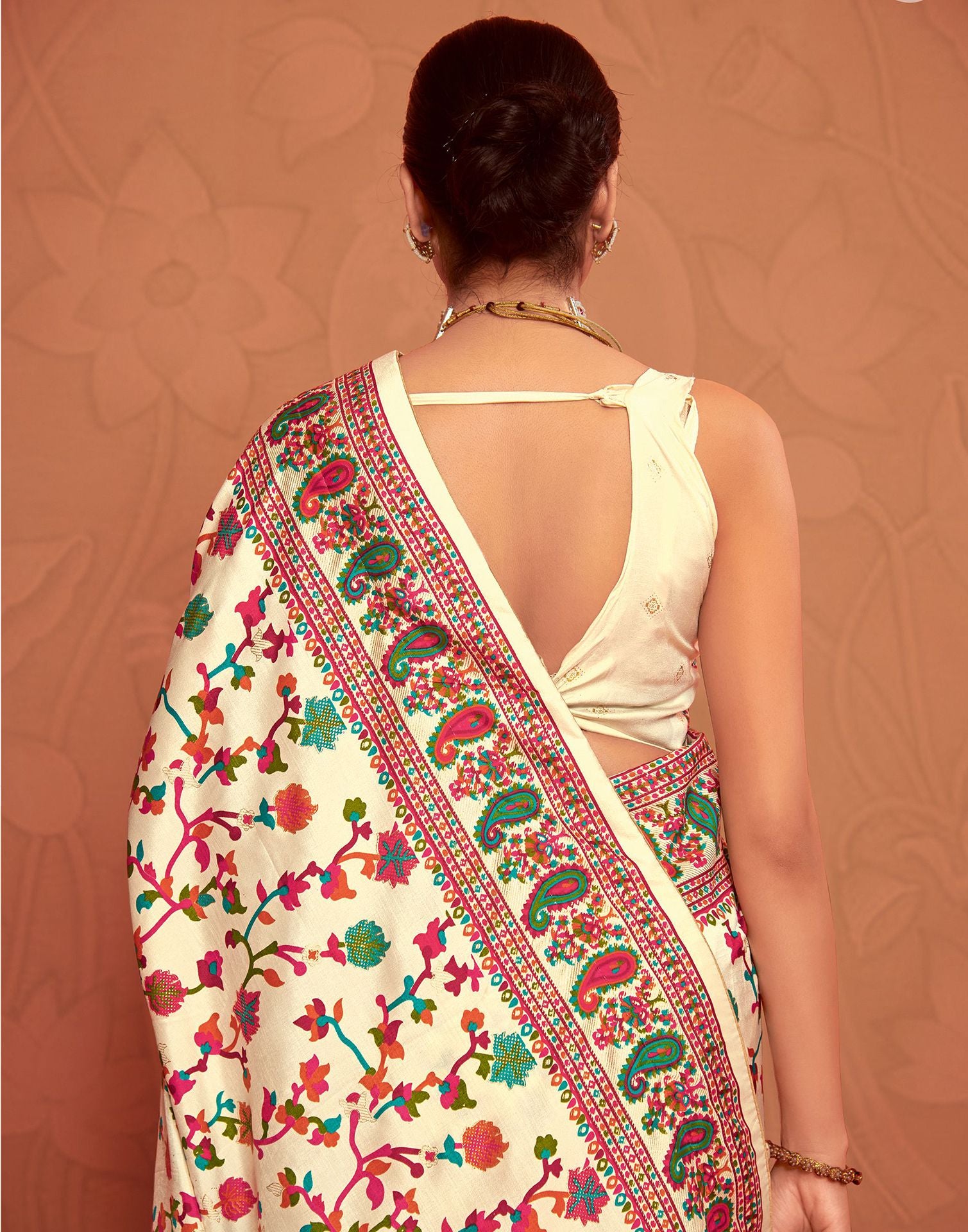 Cream &amp; Multicoloured Printed Silk Saree