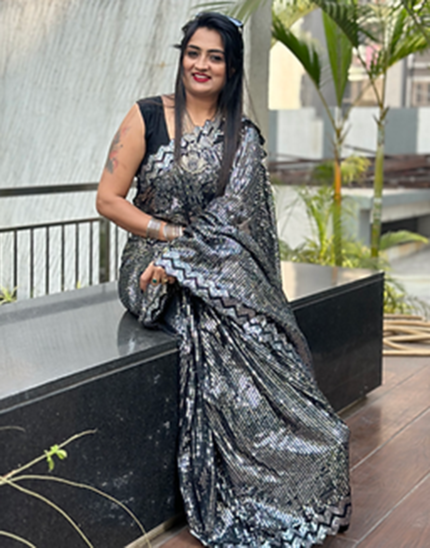 Black &amp; Grey Georgette Plain Saree