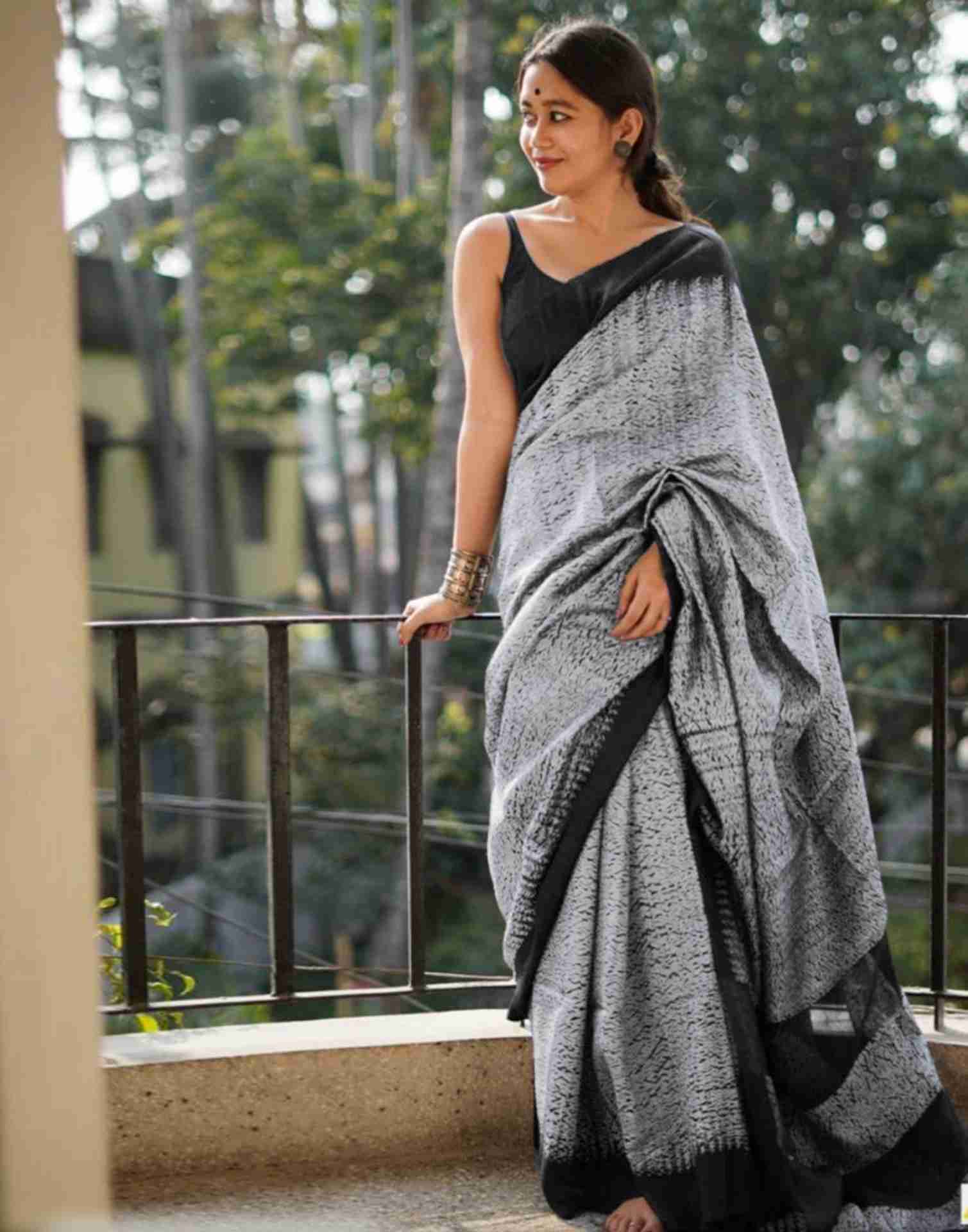 Grey Cotton Woven Saree