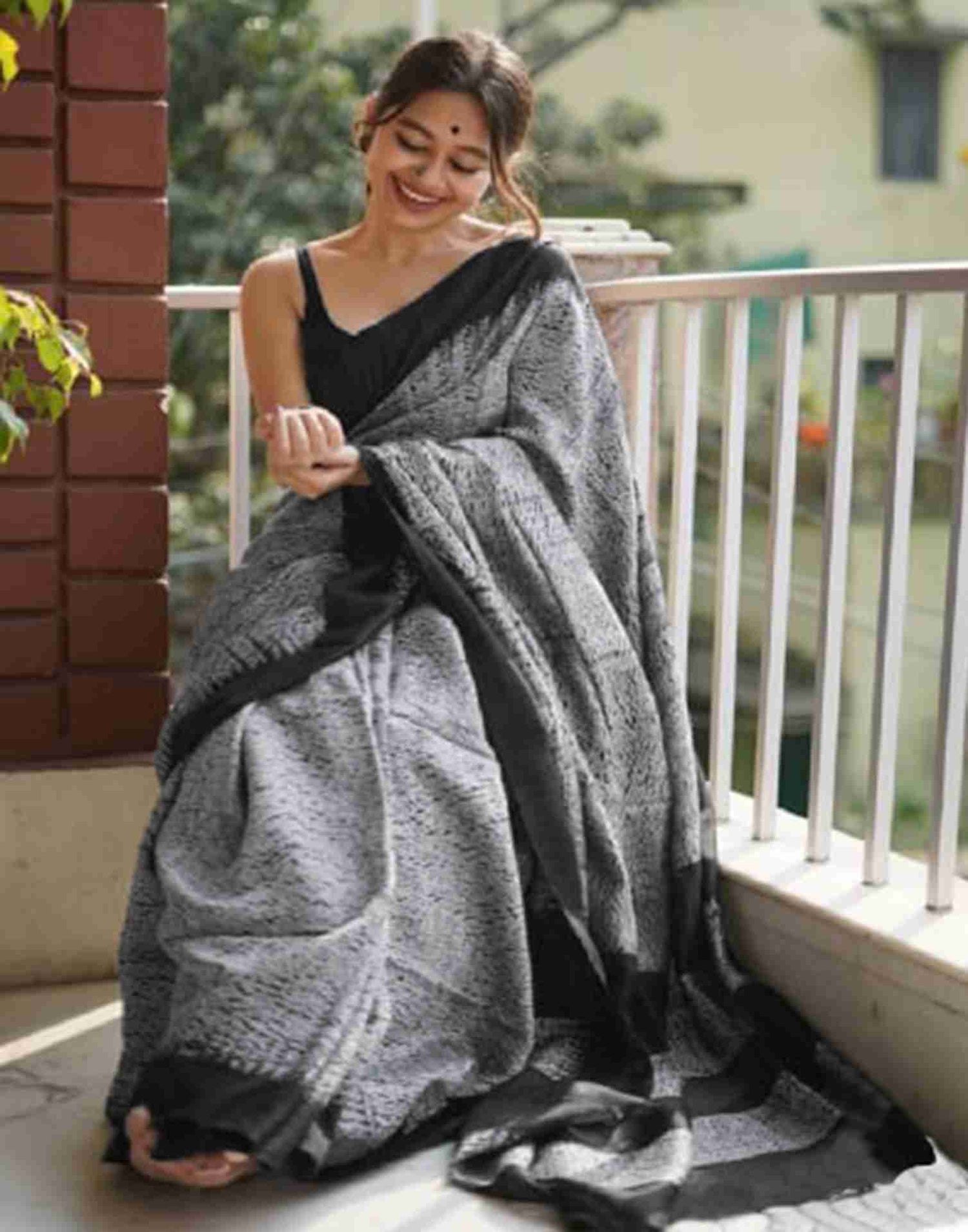 Grey Cotton Woven Saree