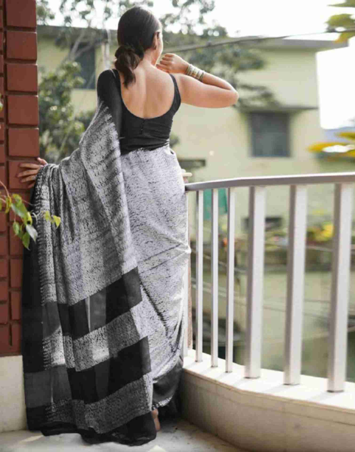 Grey Cotton Woven Saree