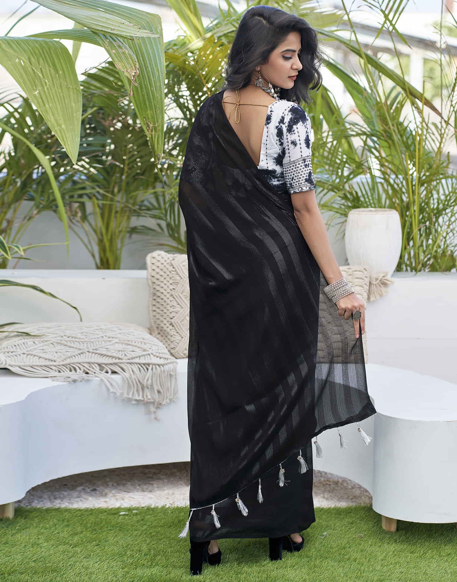 Black Chiffon Zari Plain Saree