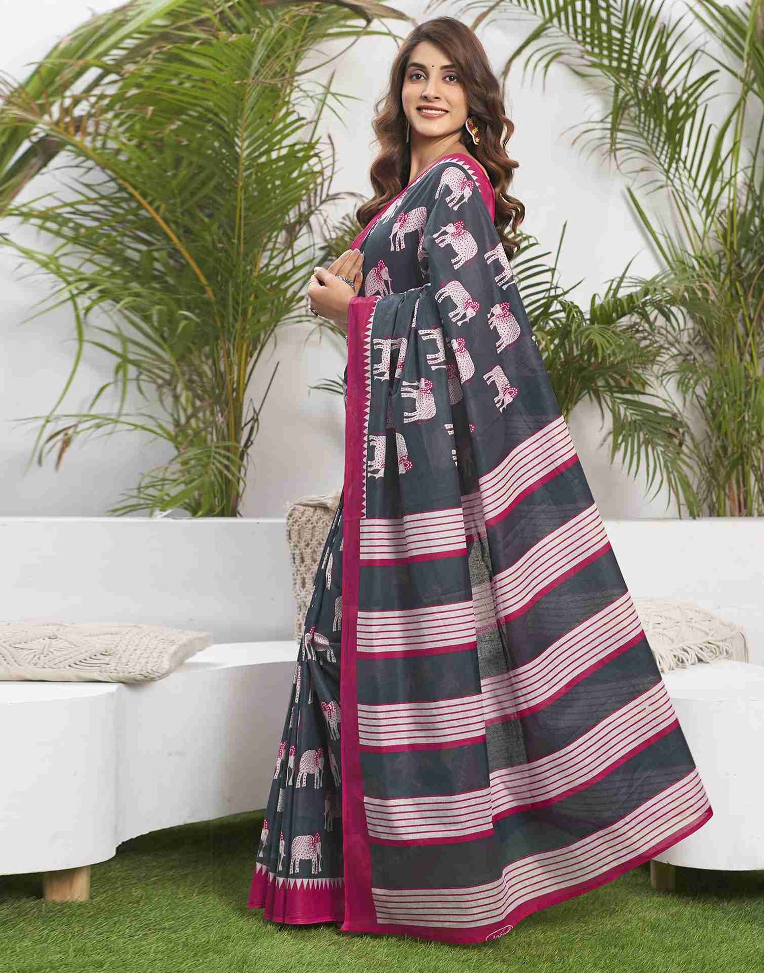 Grey Cotton Geometric Printed Saree