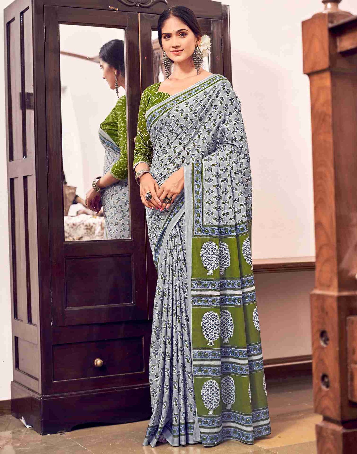 Grey Cotton Geometric Printed Saree