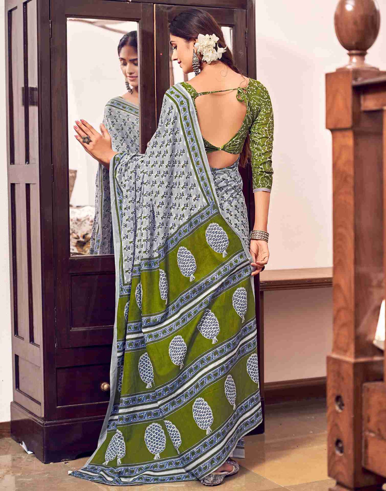 Grey Cotton Geometric Printed Saree