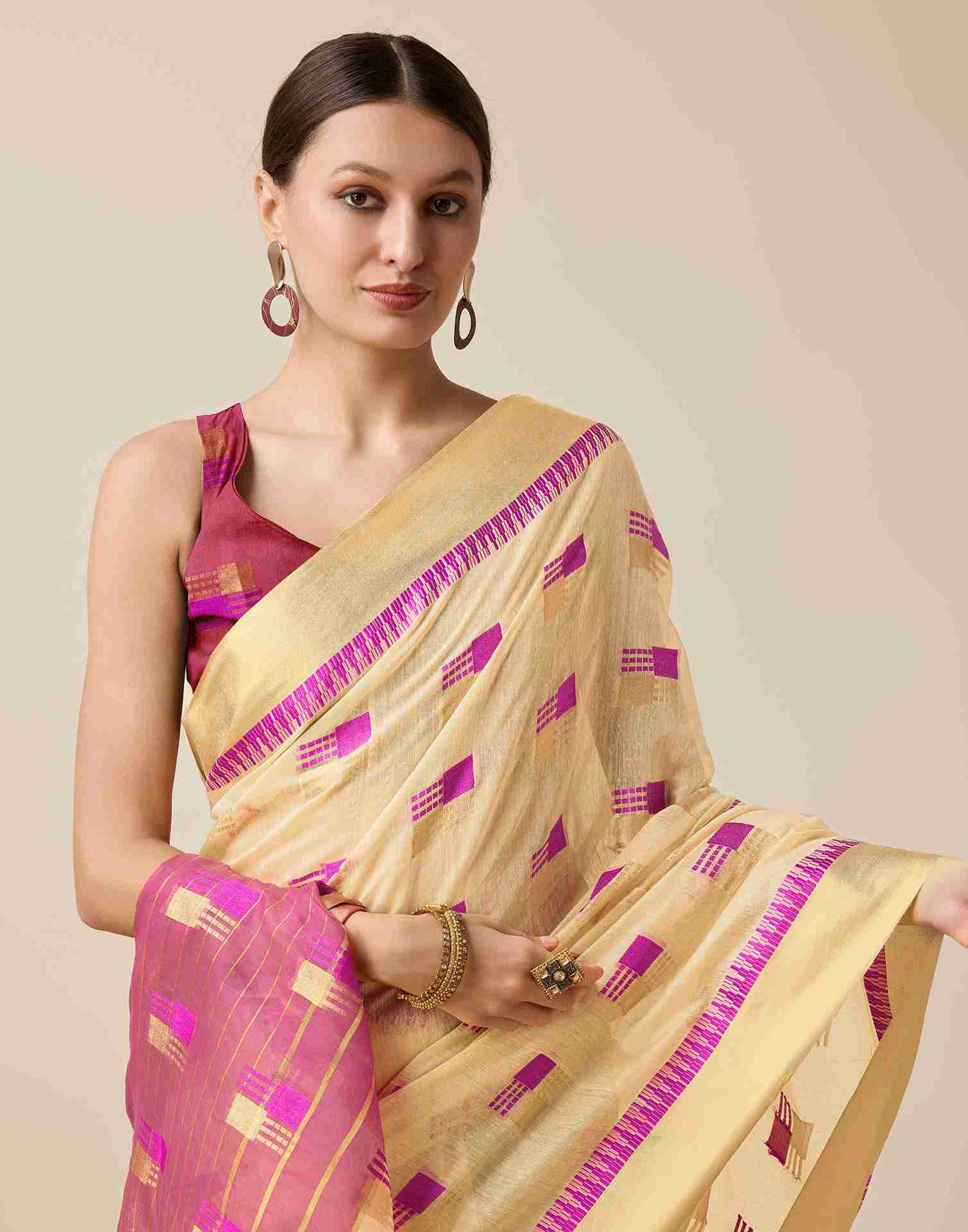 Dark Cream Cotton Woven Weaving Saree