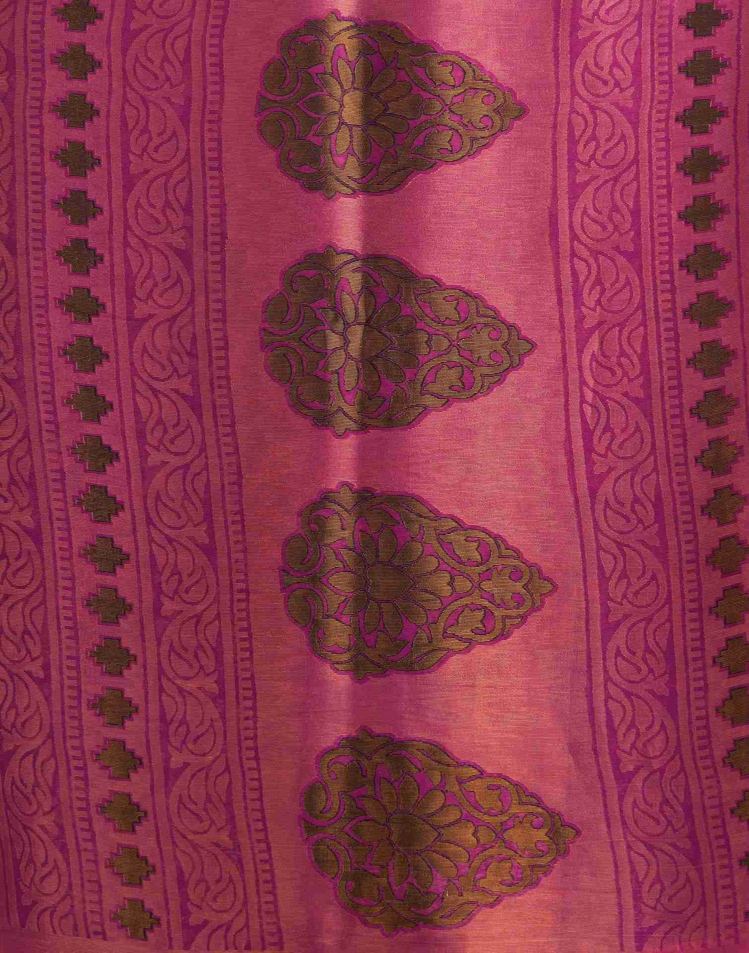 Magenta Chiffon Woven Printed Saree