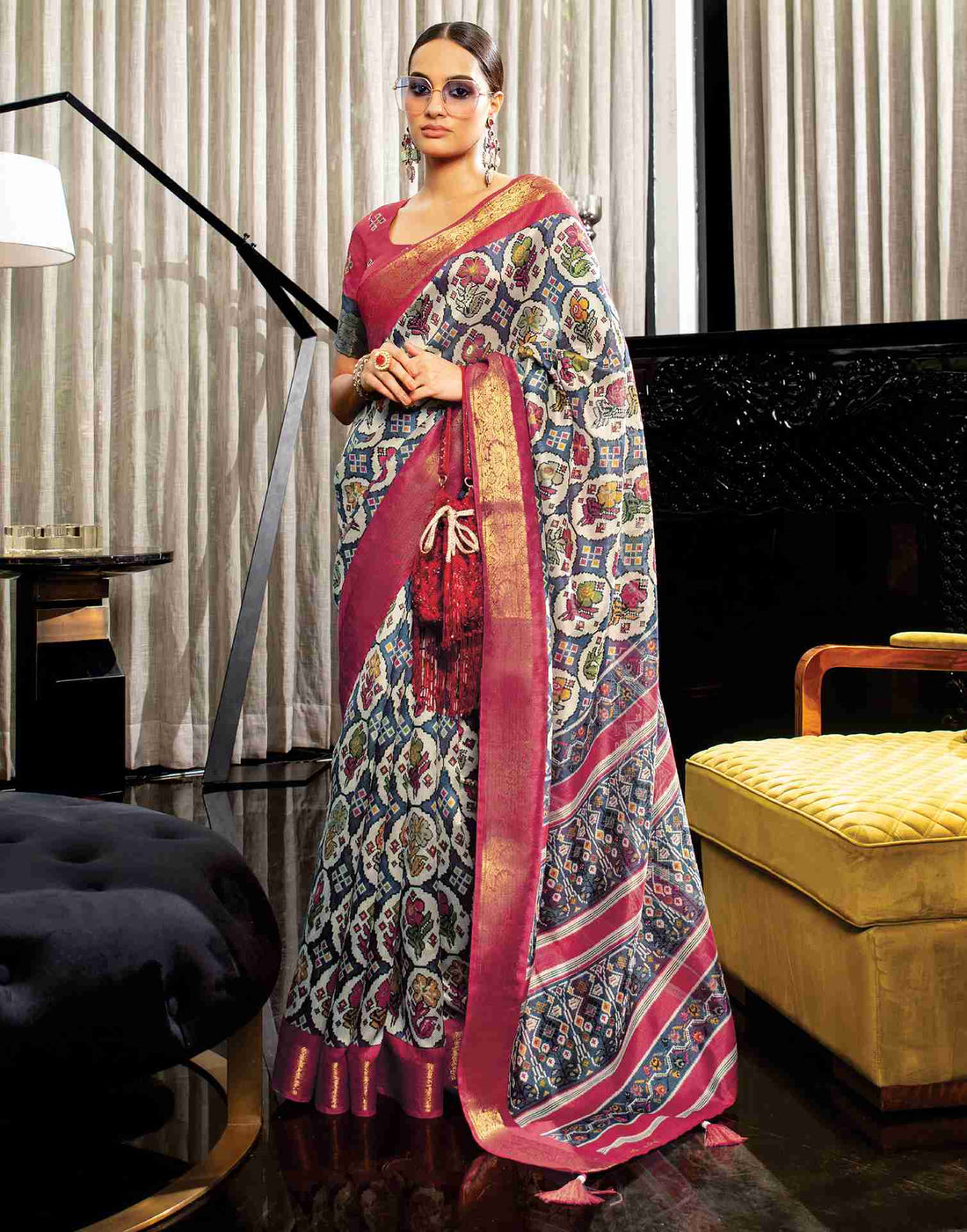 Light Beige Cotton Geometric Printed Saree