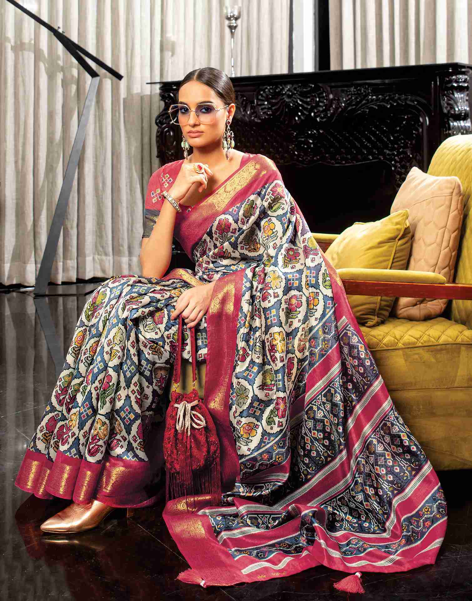 Light Beige Cotton Geometric Printed Saree