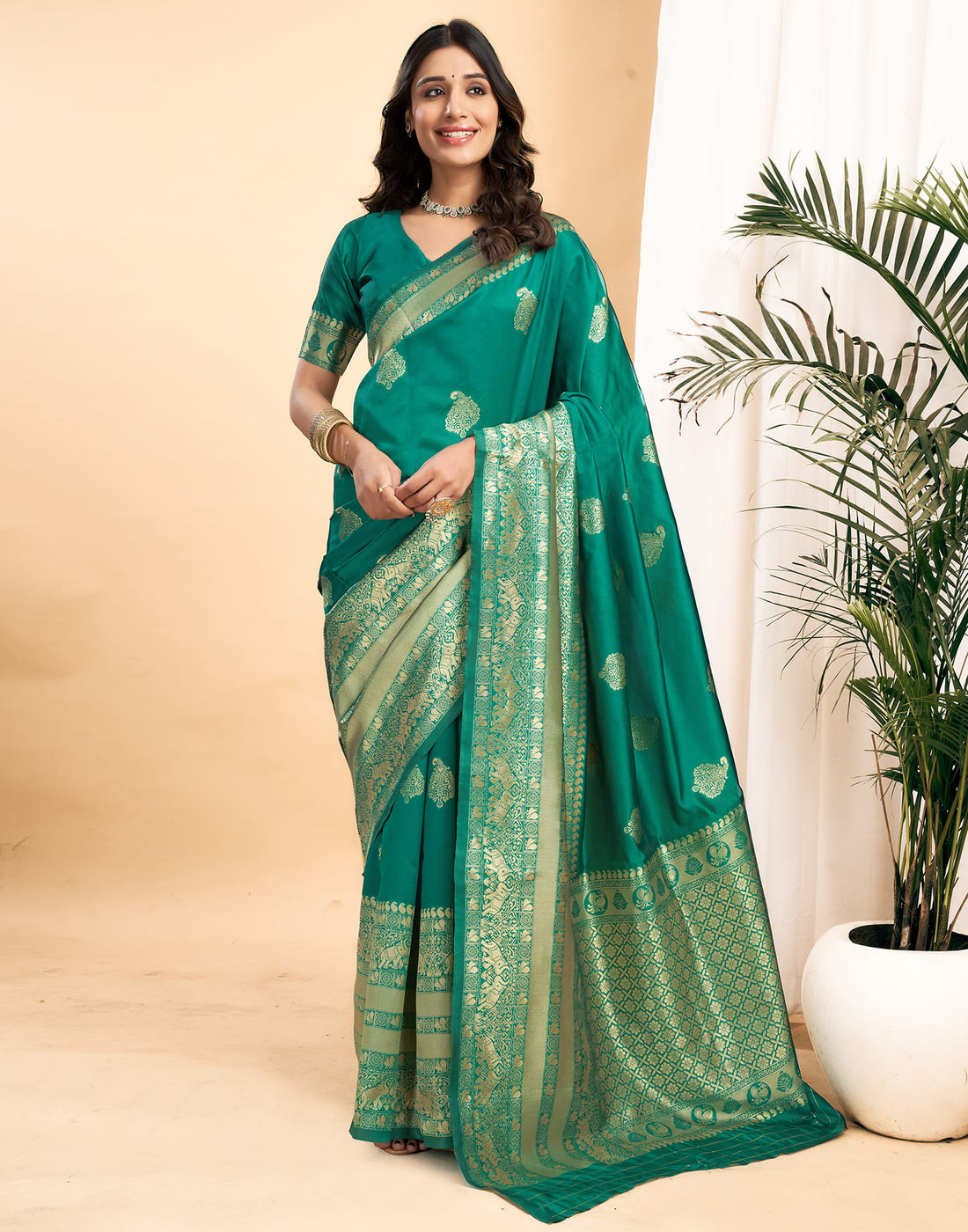 Green Silk Blend Woven Kanjivaram Saree