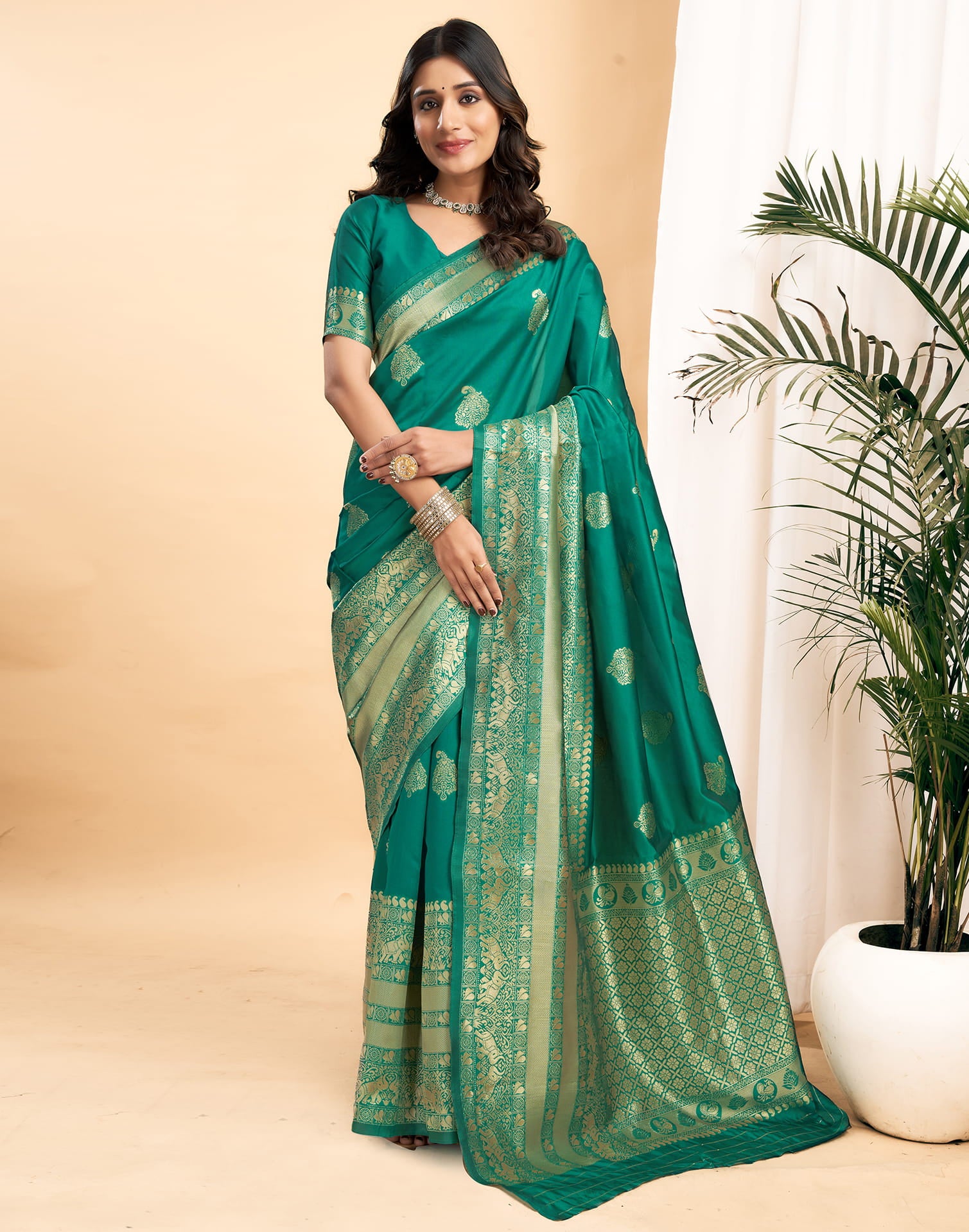 Green Silk Blend Woven Kanjivaram Saree