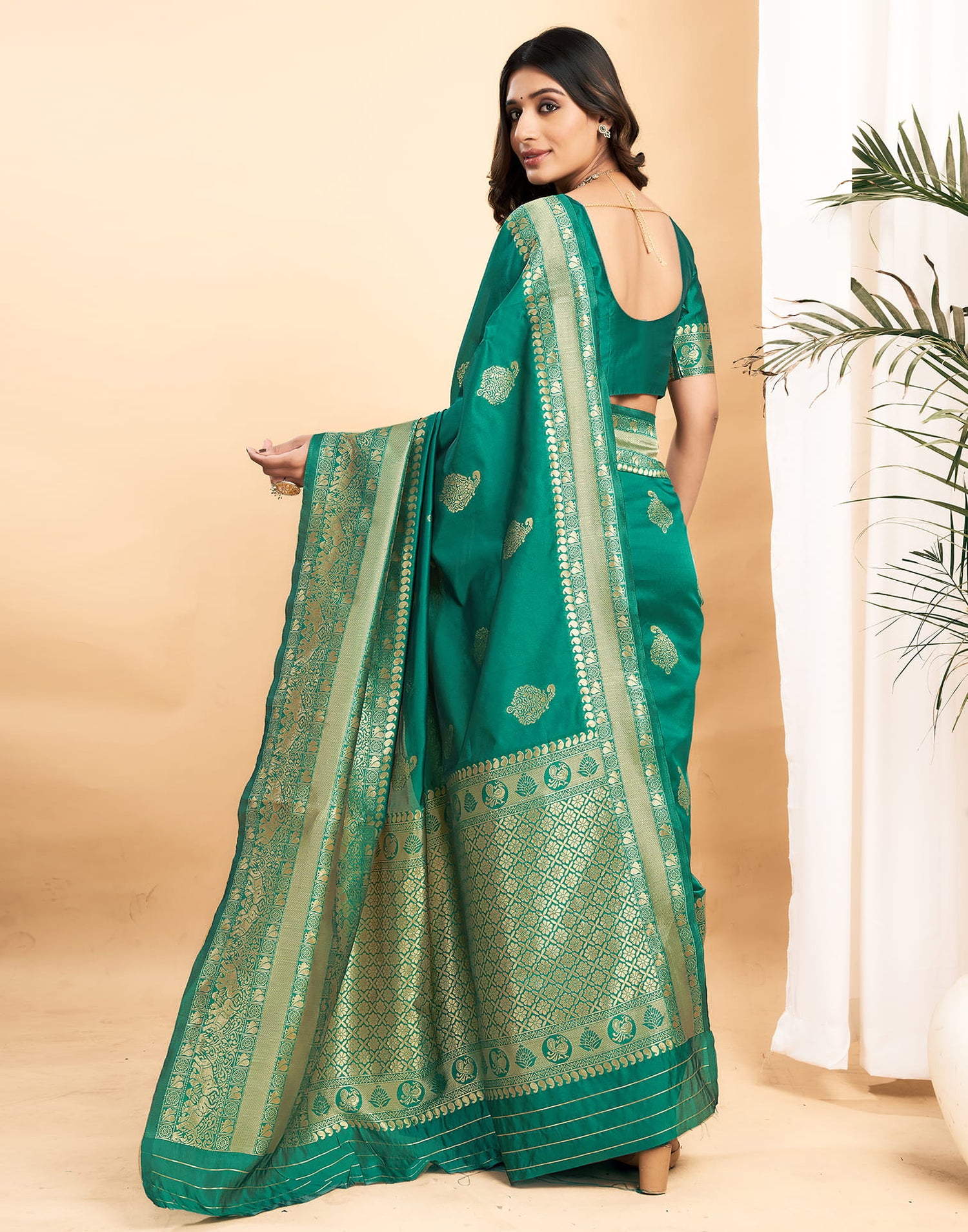 Green Silk Blend Woven Kanjivaram Saree