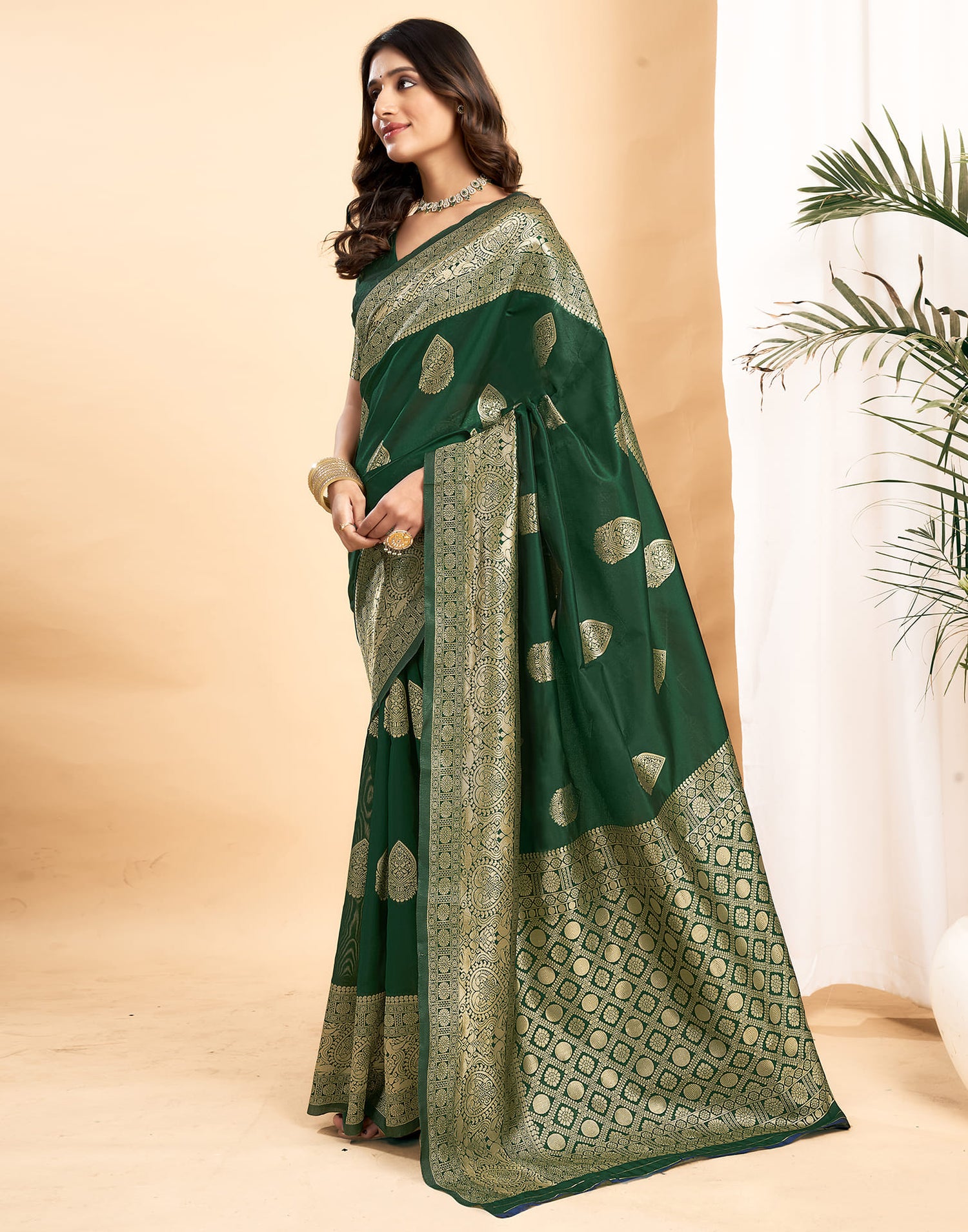 Green Silk Blend Woven Kanjivaram Saree