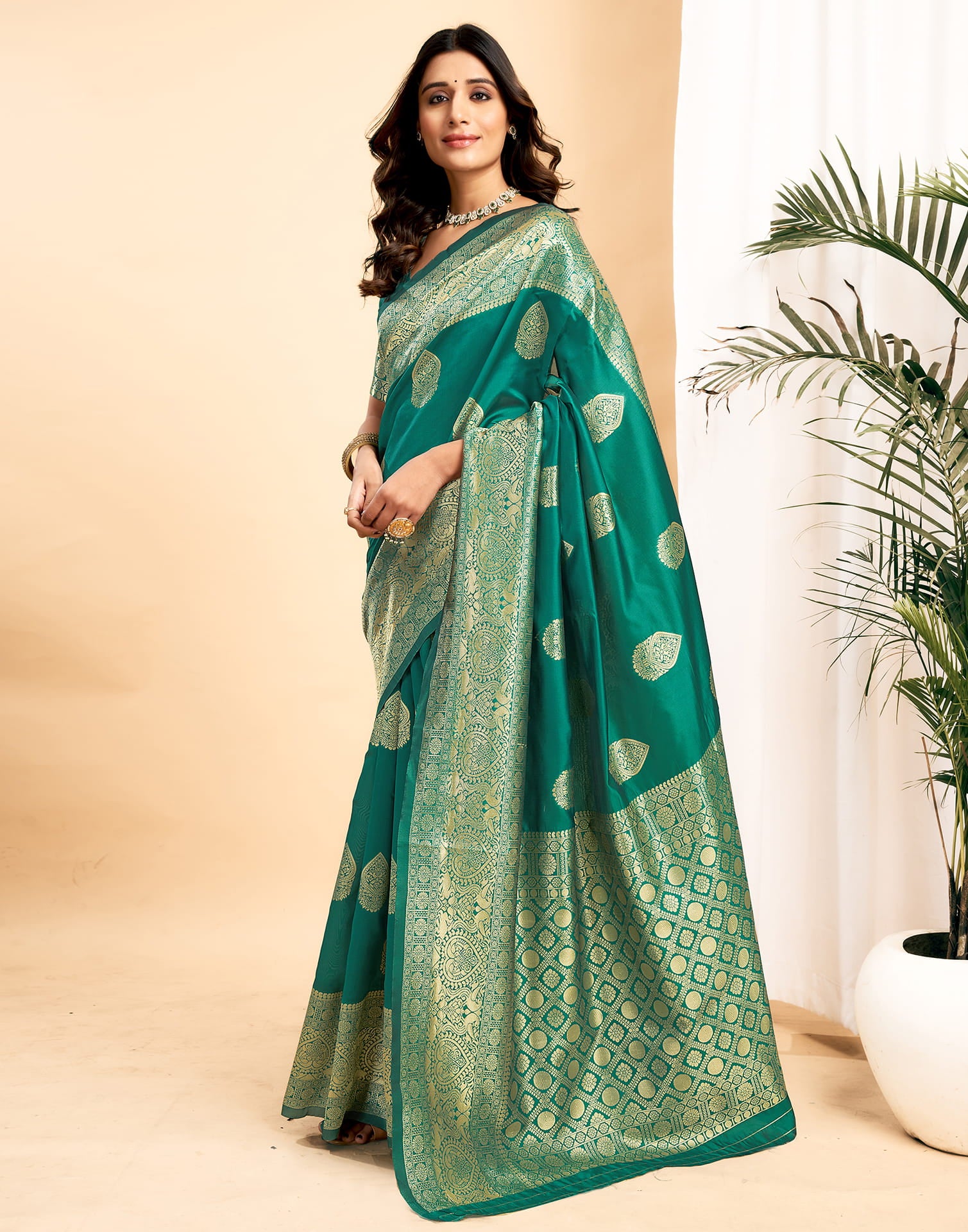 Green Silk Blend Woven Kanjivaram Saree