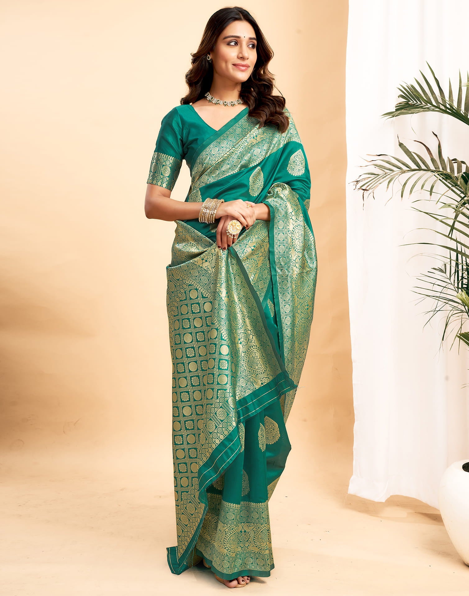 Green Silk Blend Woven Kanjivaram Saree