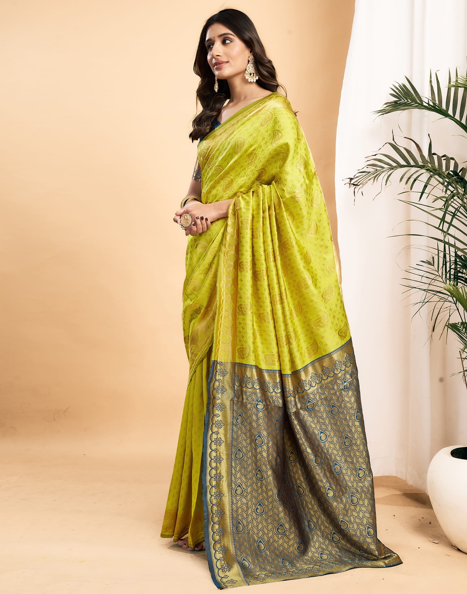 Green Silk Blend Woven Banarasi Saree