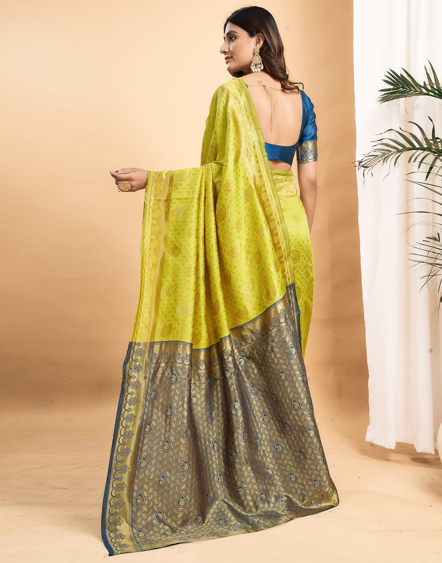 Green Silk Blend Woven Banarasi Saree