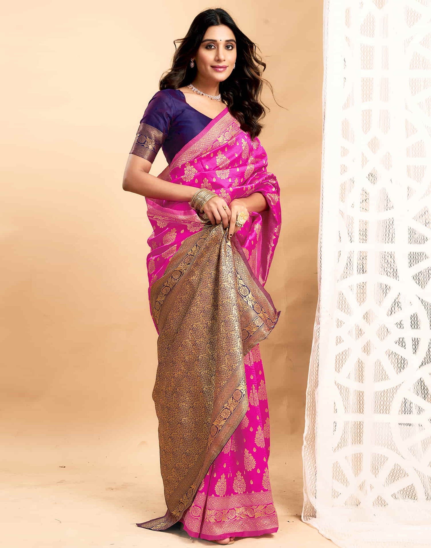 Pink Silk Blend Woven Banarasi Saree