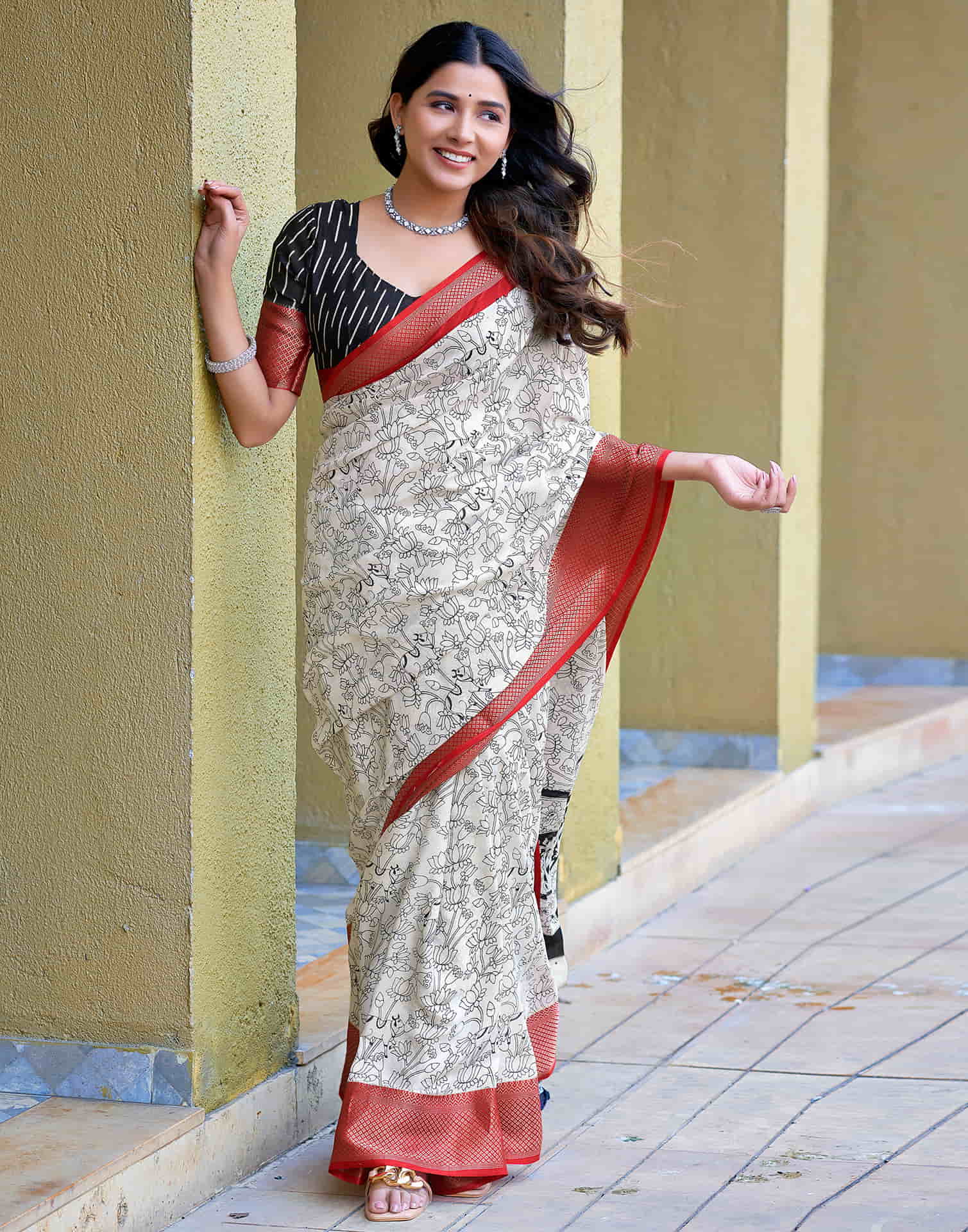 White Cotton Printed Saree