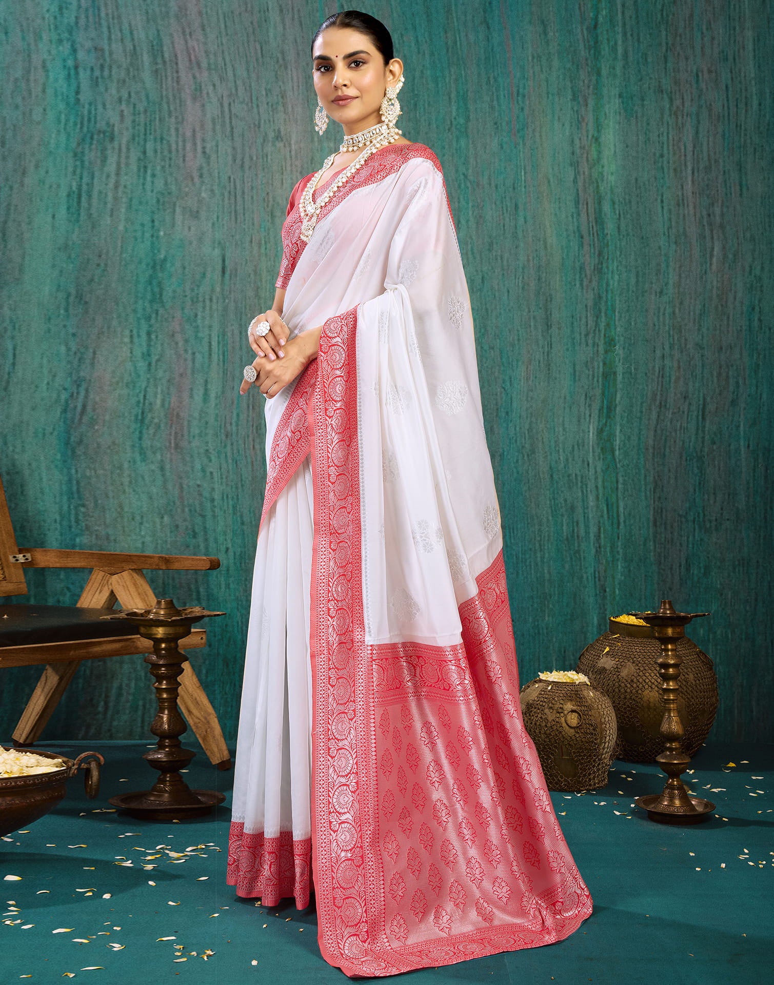 White Silk Weaving Kanjivaram Saree