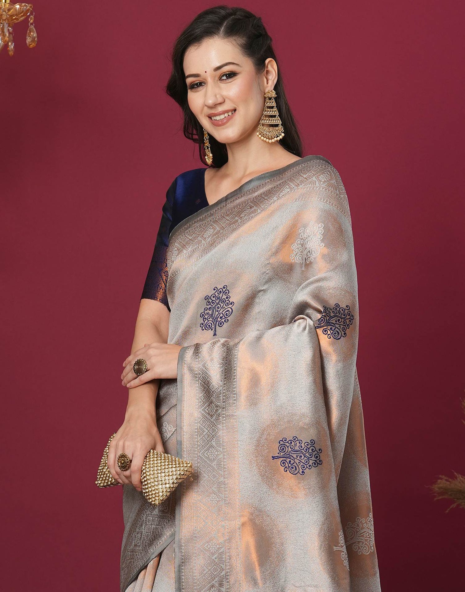 Grey Silk Blend Woven Woven Saree