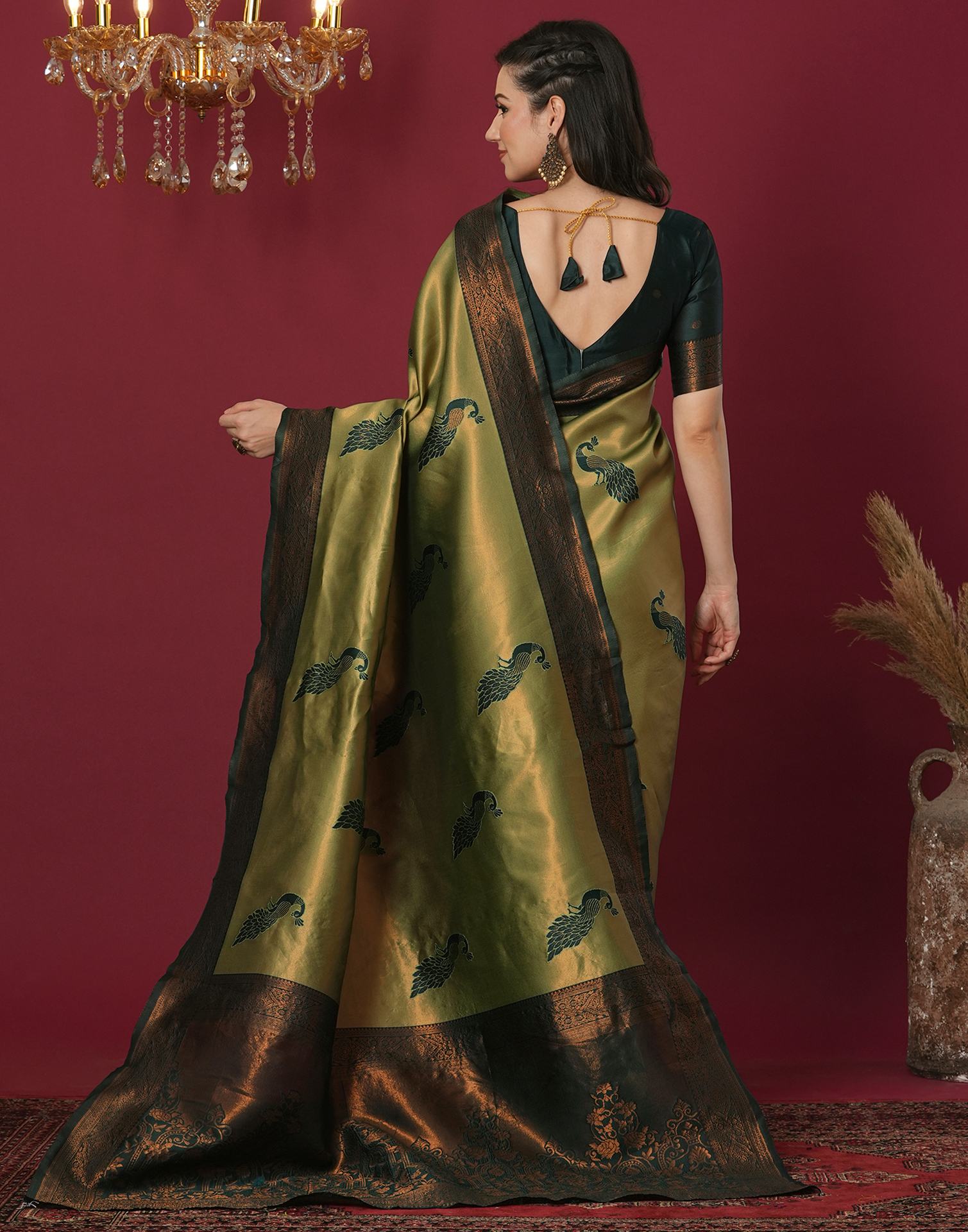 Green Silk Blend Woven Woven Saree