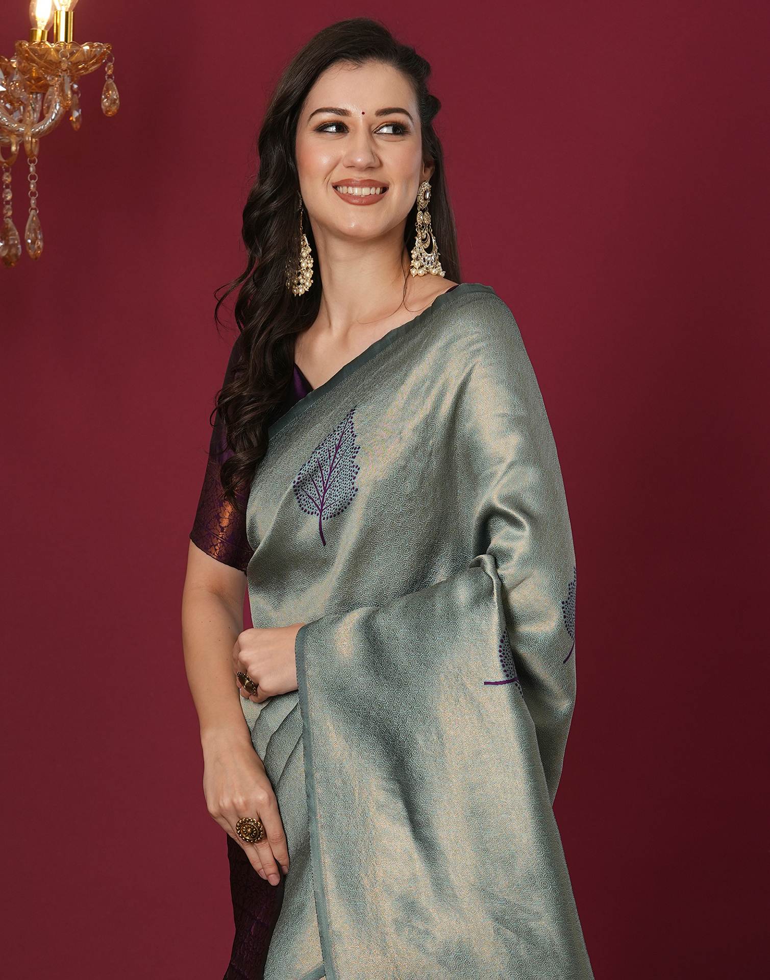 Grey Silk Blend Woven Woven Saree