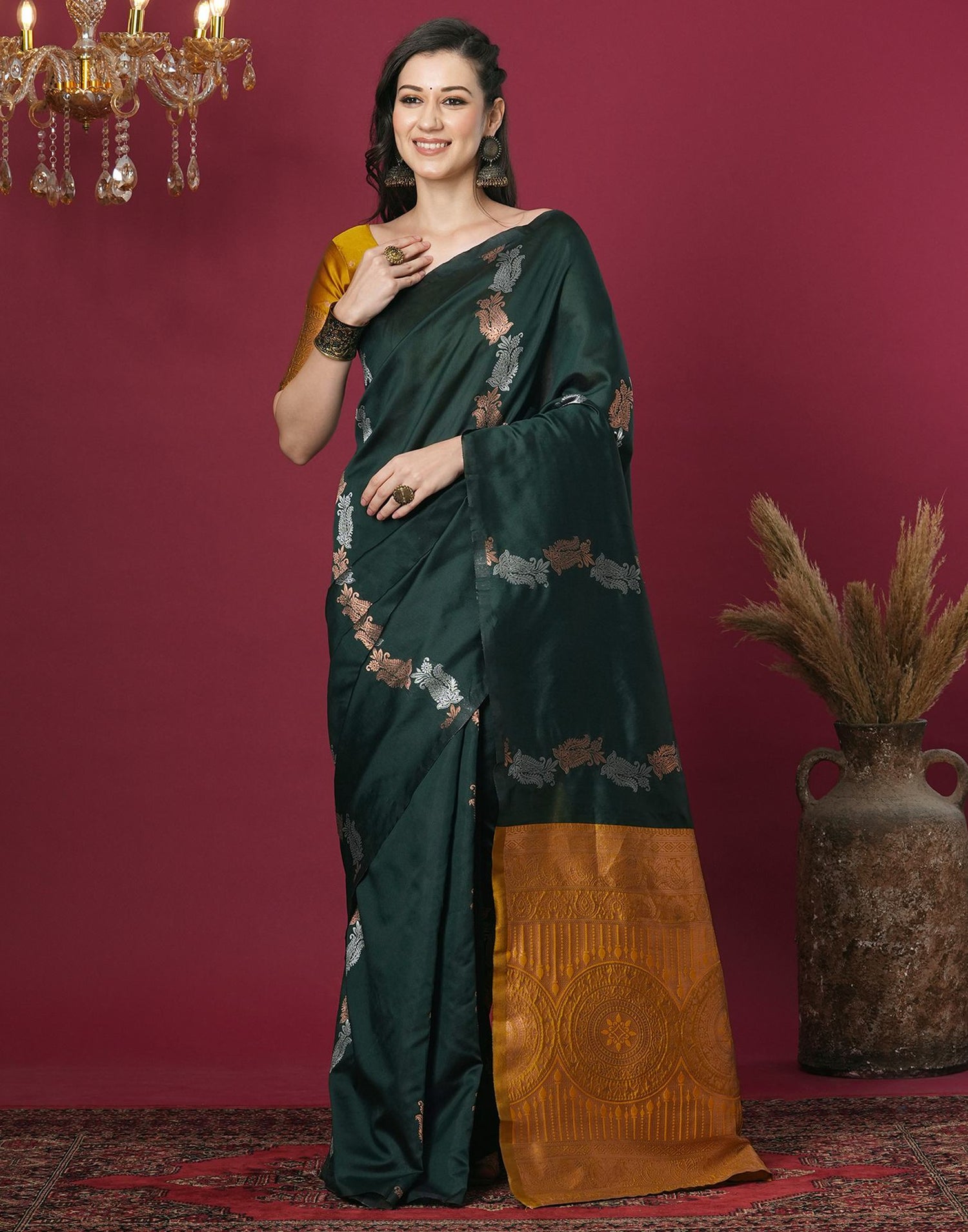 Green Silk Blend Woven Woven Saree