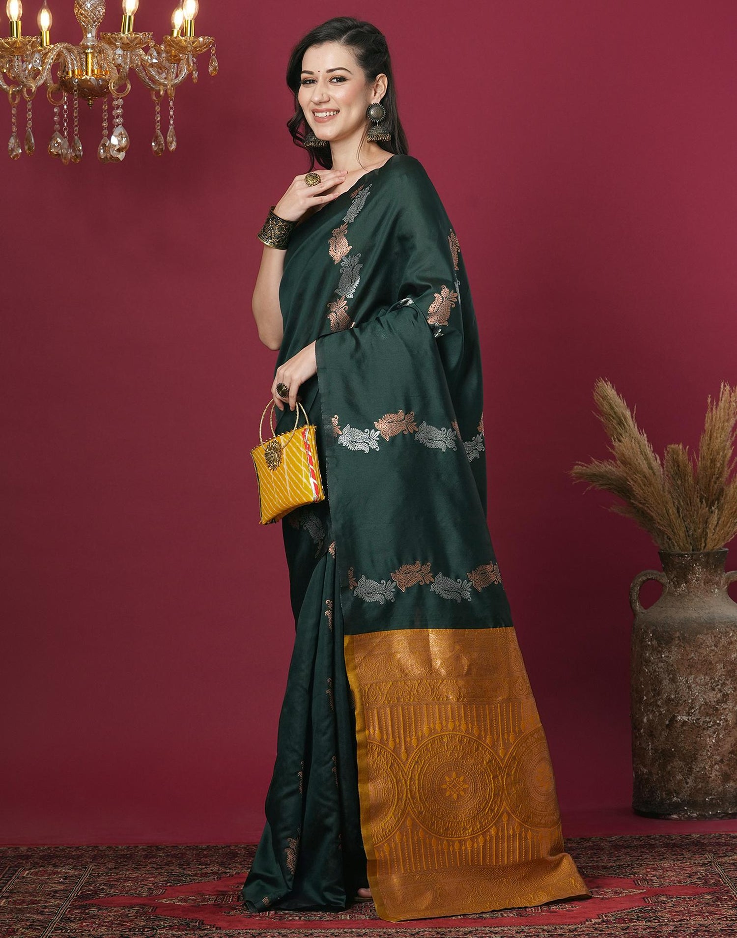 Green Silk Blend Woven Woven Saree