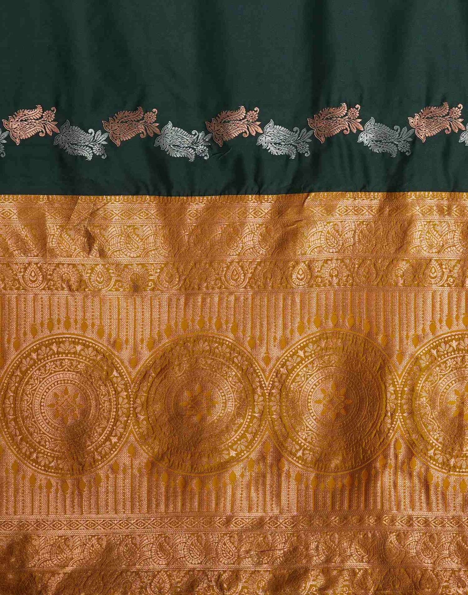 Green Silk Blend Woven Woven Saree