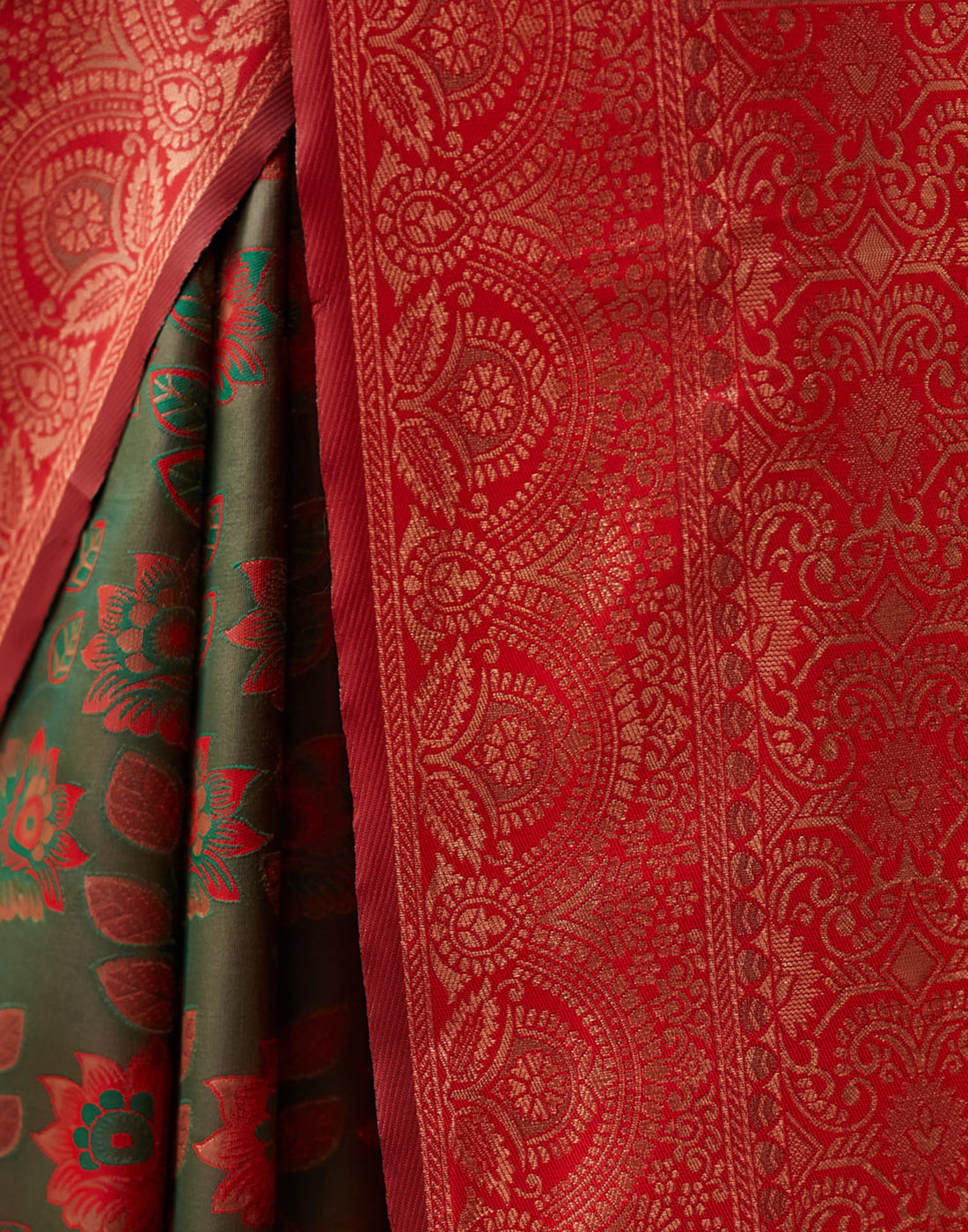 Green Silk Blend Woven Woven Saree