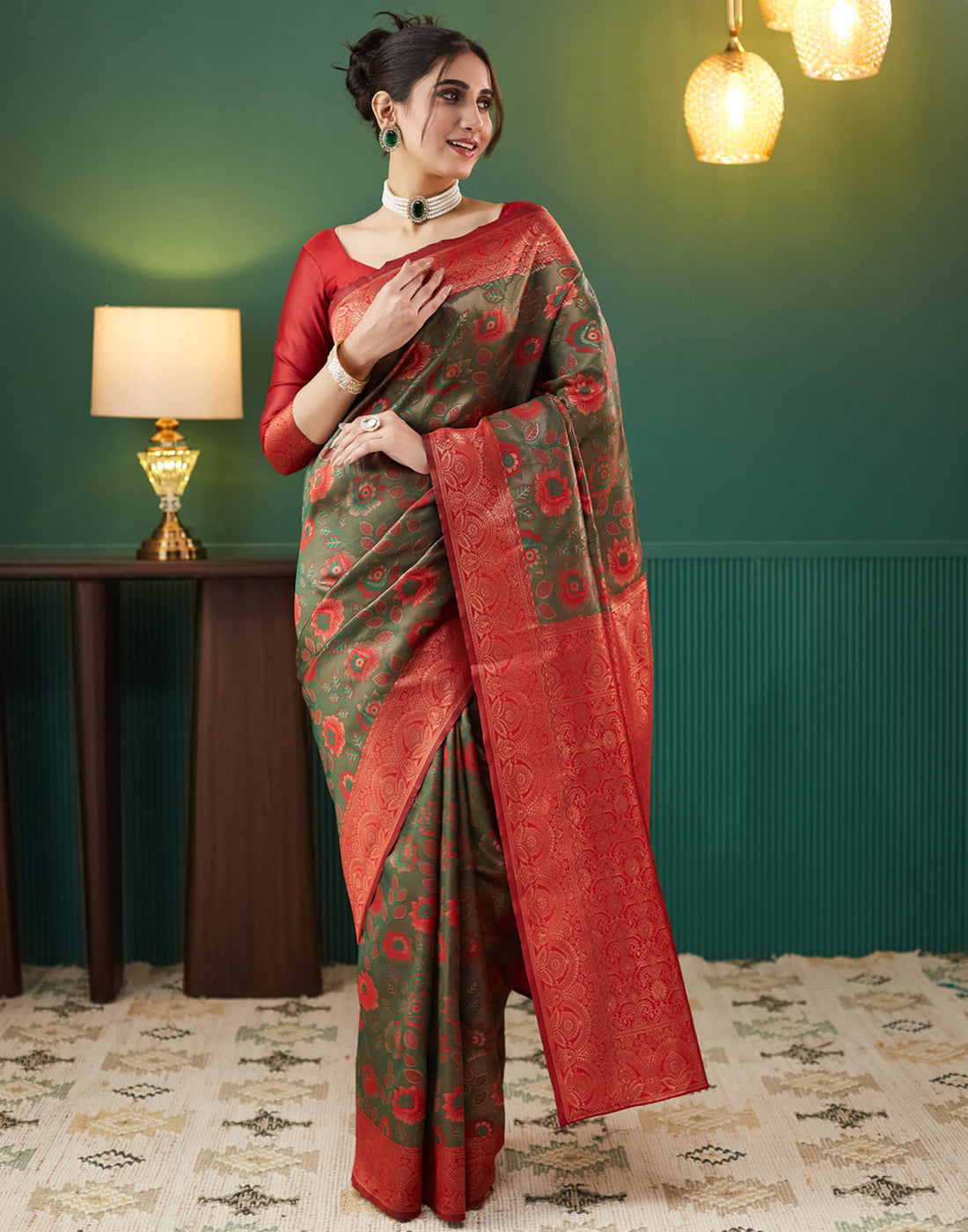 Green Silk Blend Woven Woven Saree