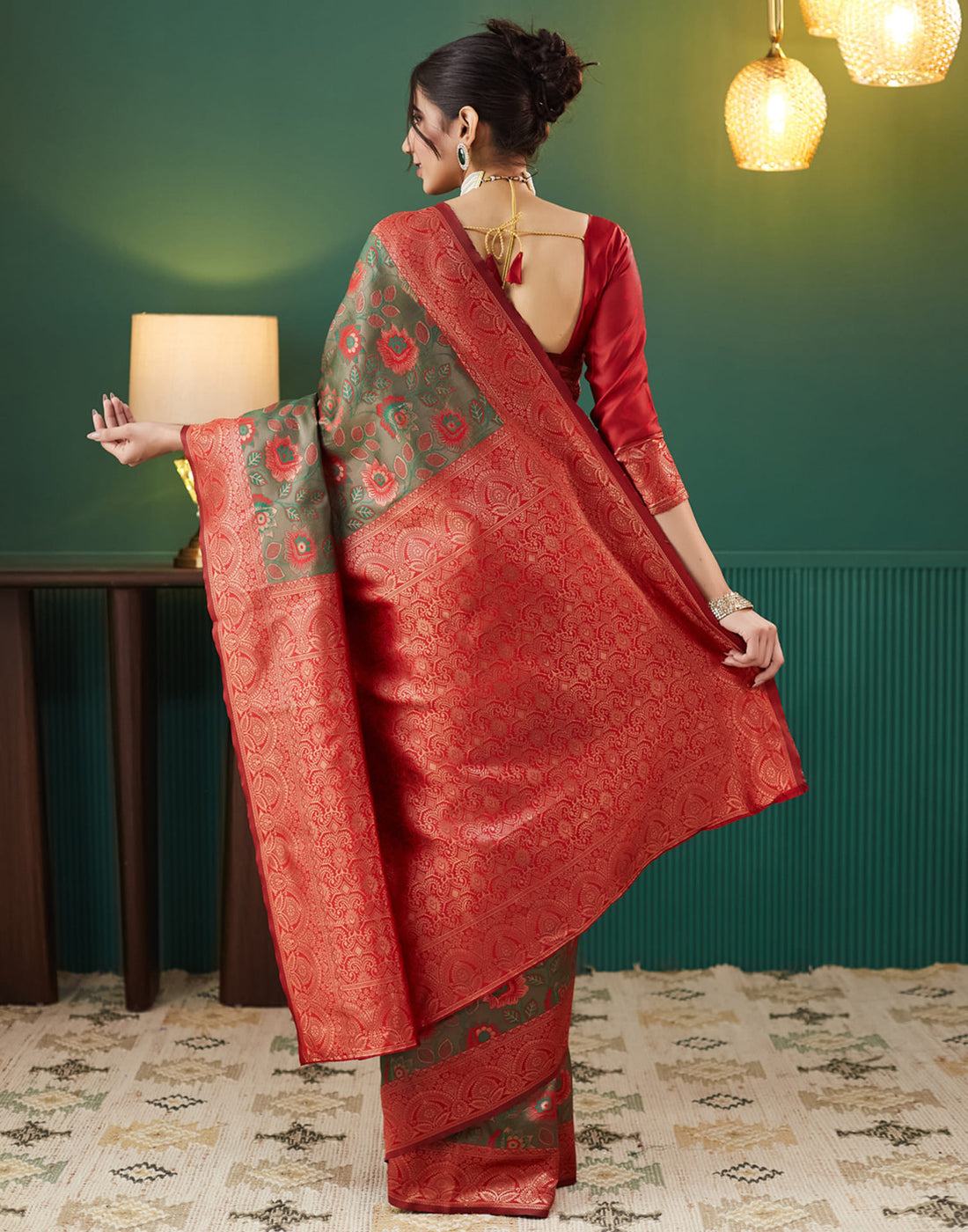 Green Silk Blend Woven Woven Saree