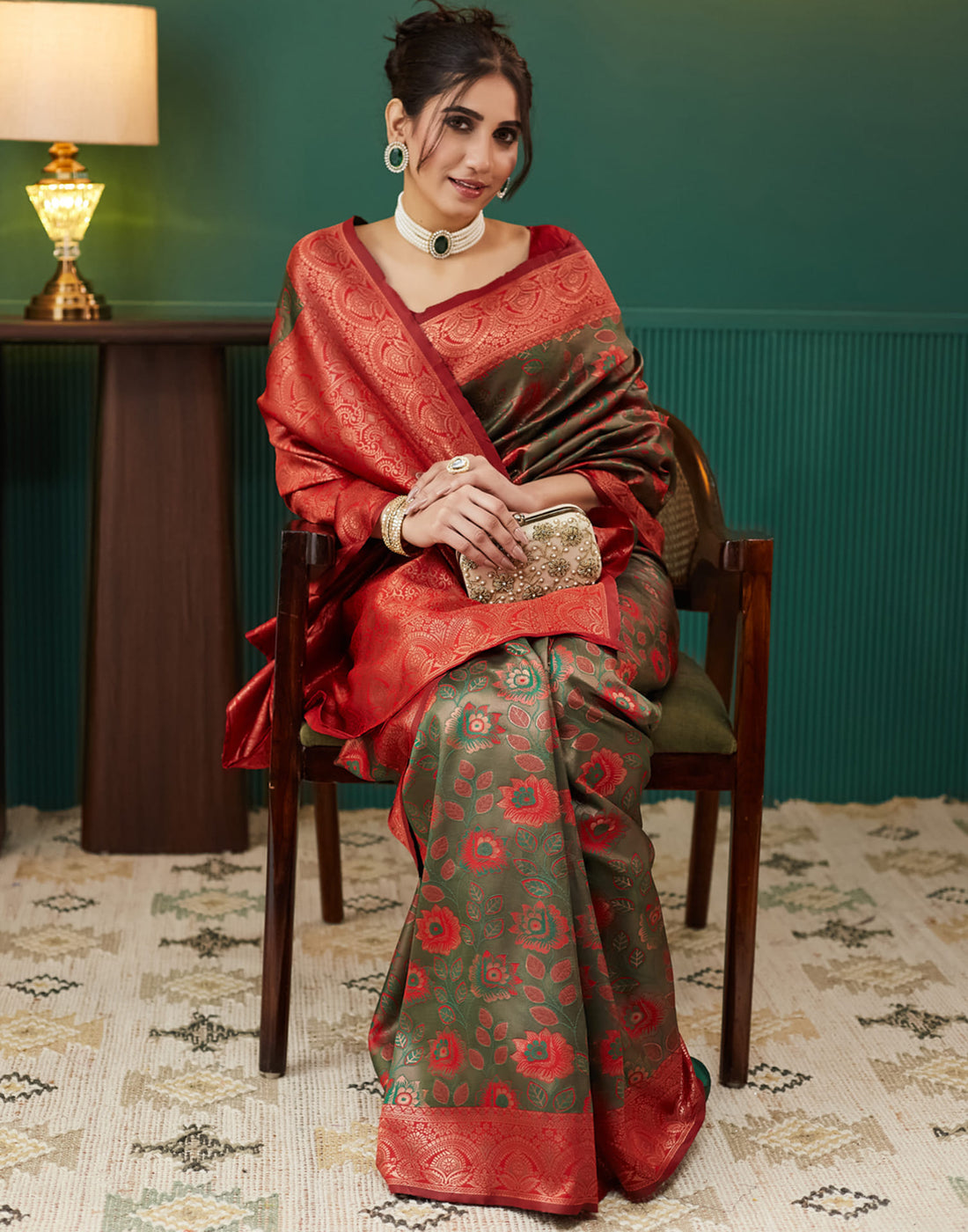 Green Silk Blend Woven Woven Saree
