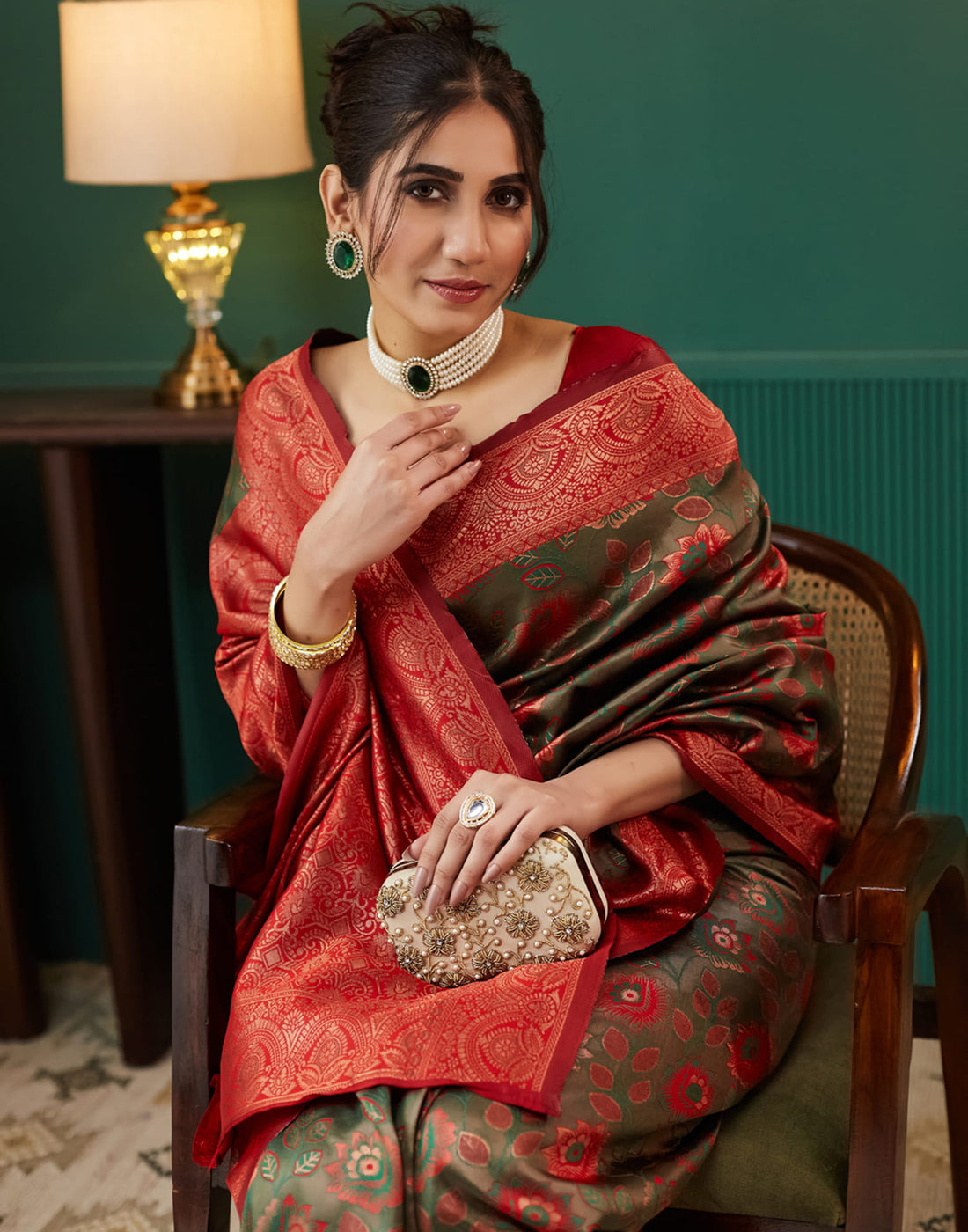 Green Silk Blend Woven Woven Saree