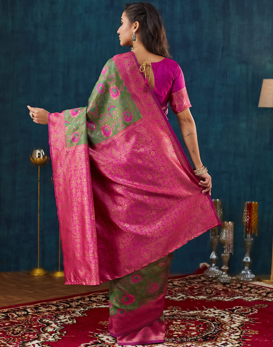 Green Silk Blend Woven Woven Saree