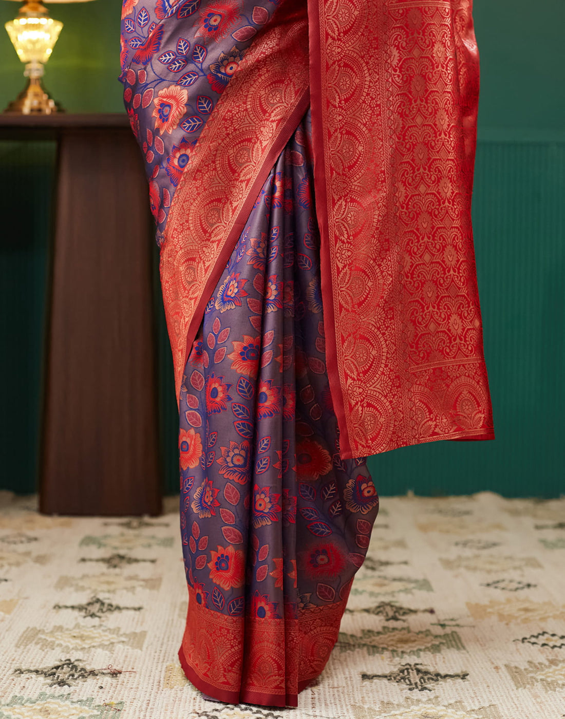 Purple Silk Blend Woven Woven Saree
