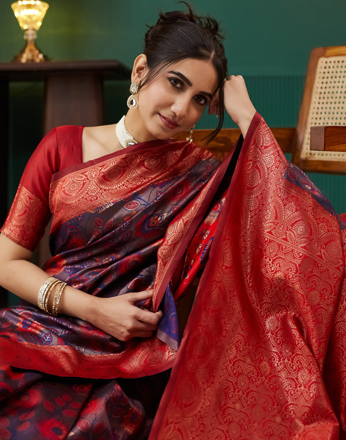 Purple Silk Blend Woven Woven Saree