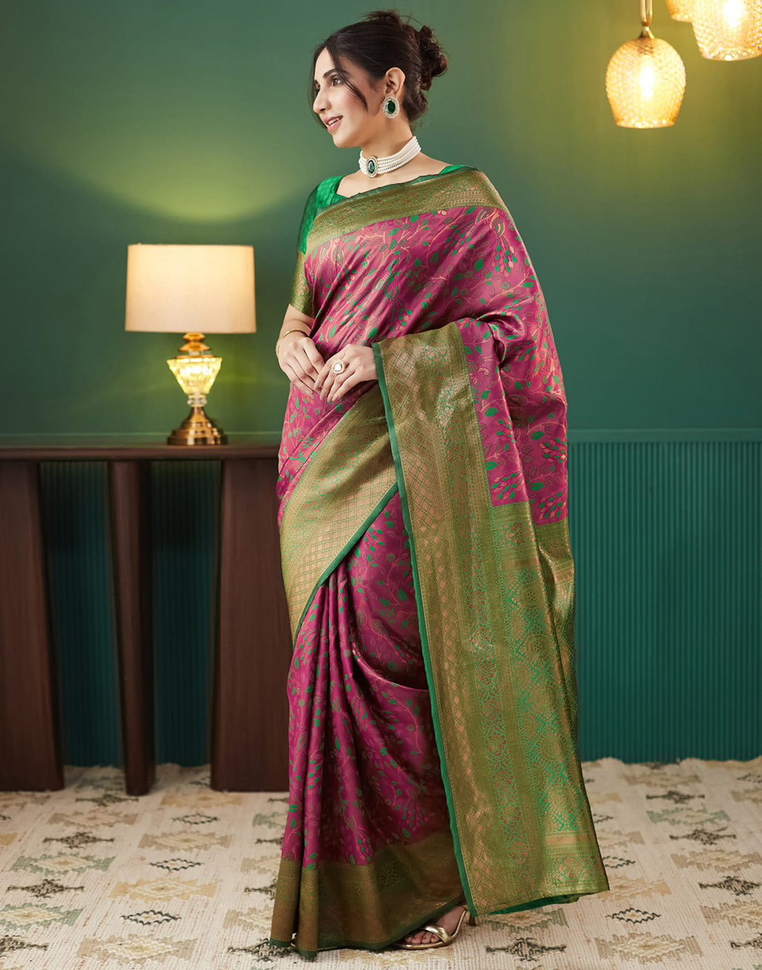 Pink Silk Blend Woven Woven Saree
