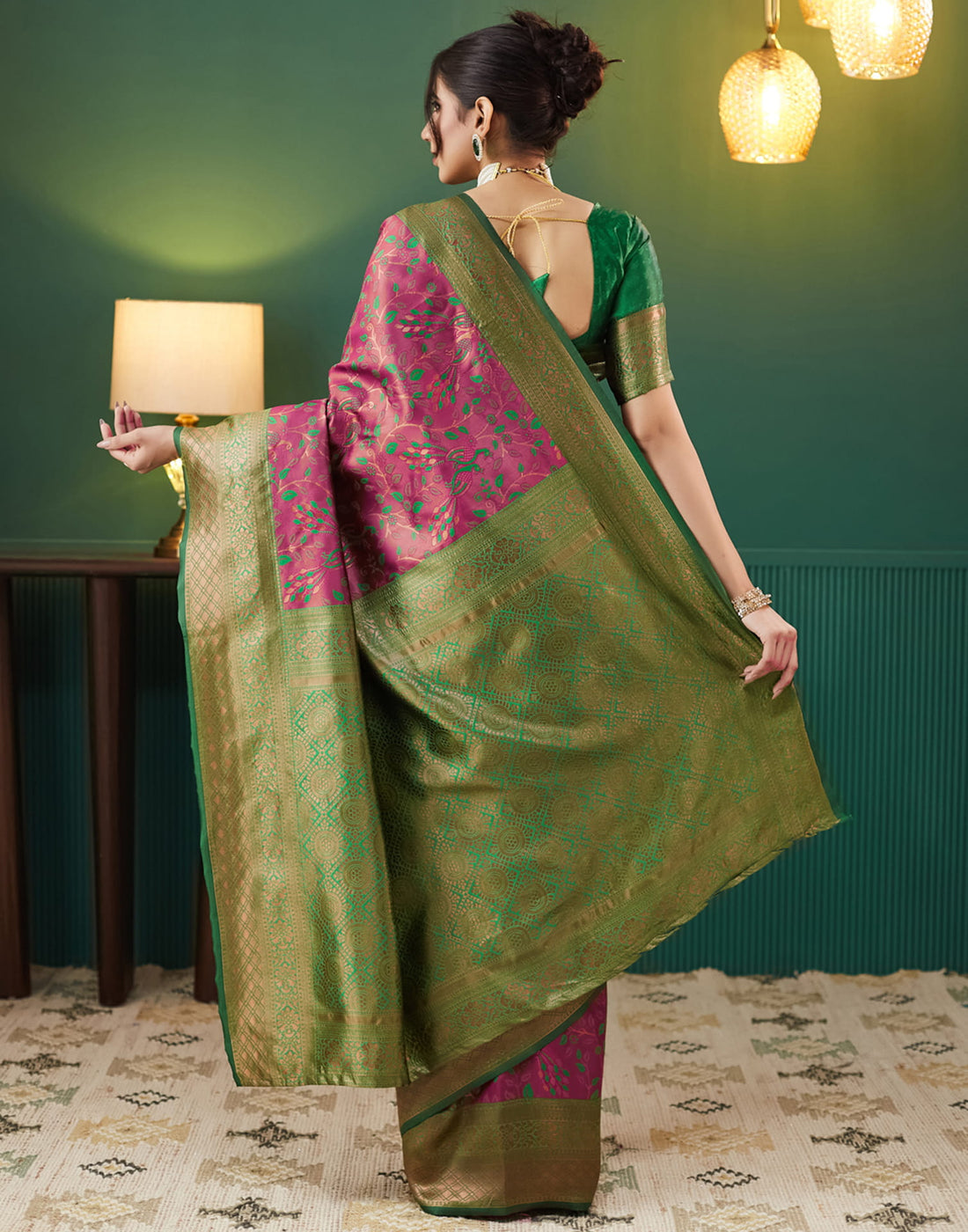 Pink Silk Blend Woven Woven Saree