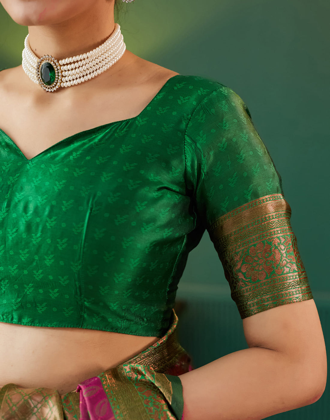 Pink Silk Blend Woven Woven Saree